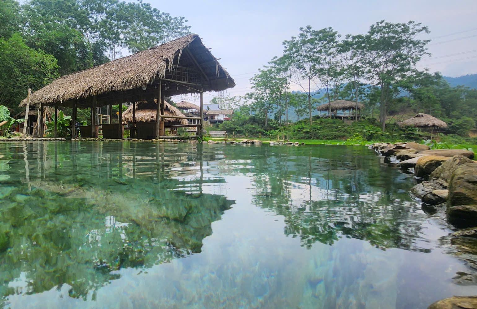 Cảnh hoang sơ tại suối nước n&oacute;ng h&uacute;t kh&aacute;ch du lịch ở Sơn La- Ảnh 6.