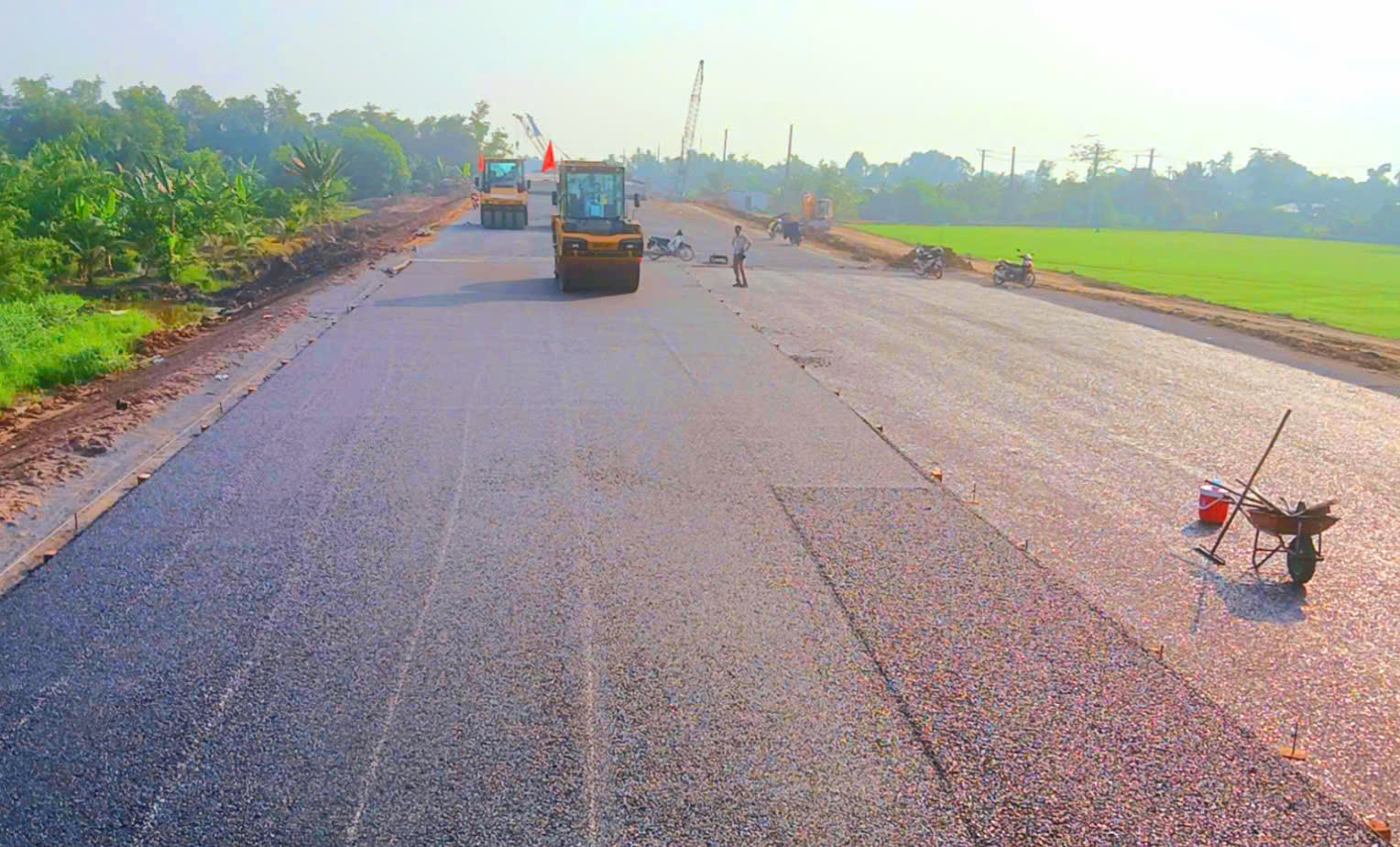 Bước chuyển quan trọng tr&ecirc;n cao tốc Cần Thơ - C&agrave; Mau sau 50 ng&agrave;y đ&ecirc;m thi đua- Ảnh 2.