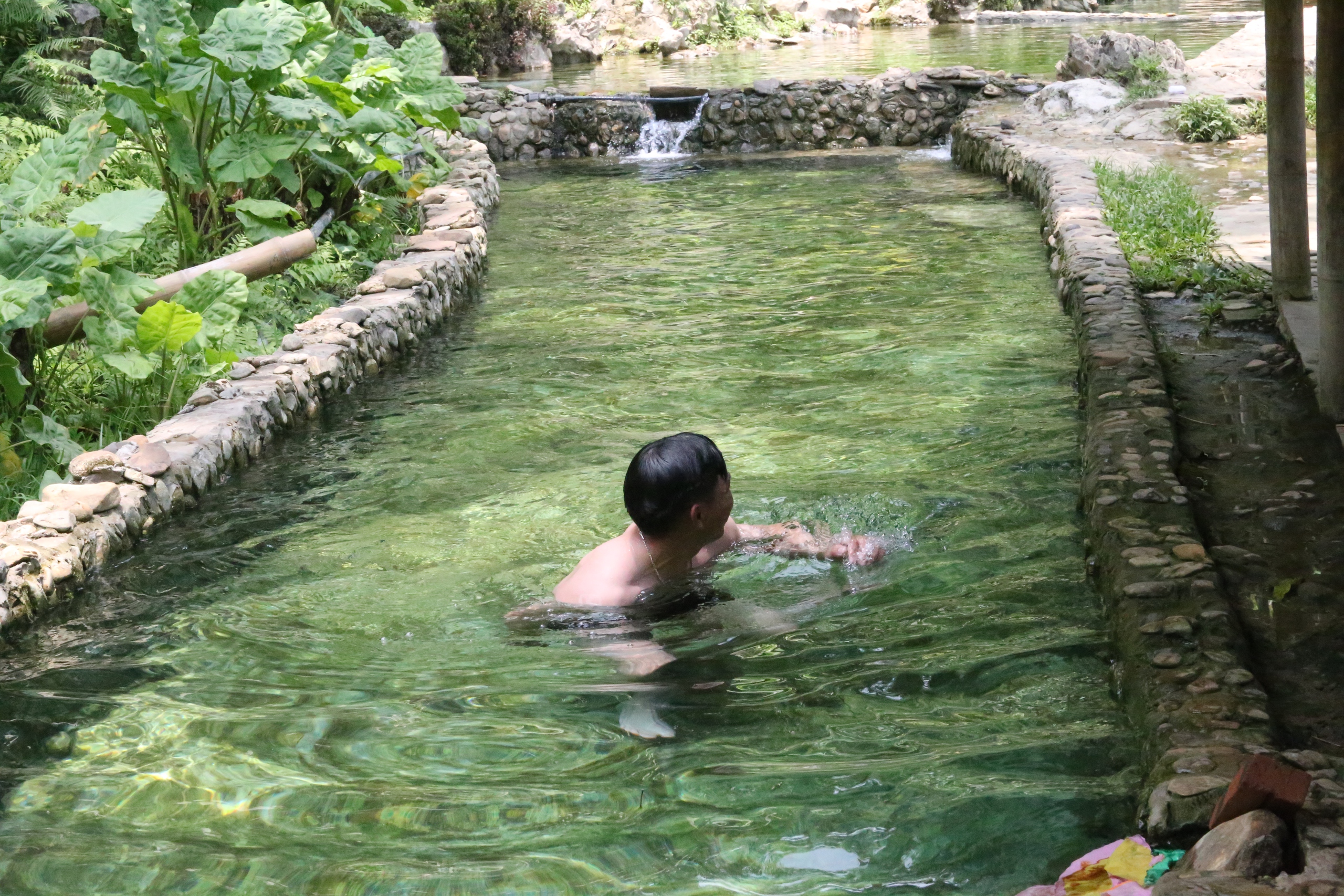Cảnh hoang sơ tại suối nước n&oacute;ng h&uacute;t kh&aacute;ch du lịch ở Sơn La- Ảnh 12.