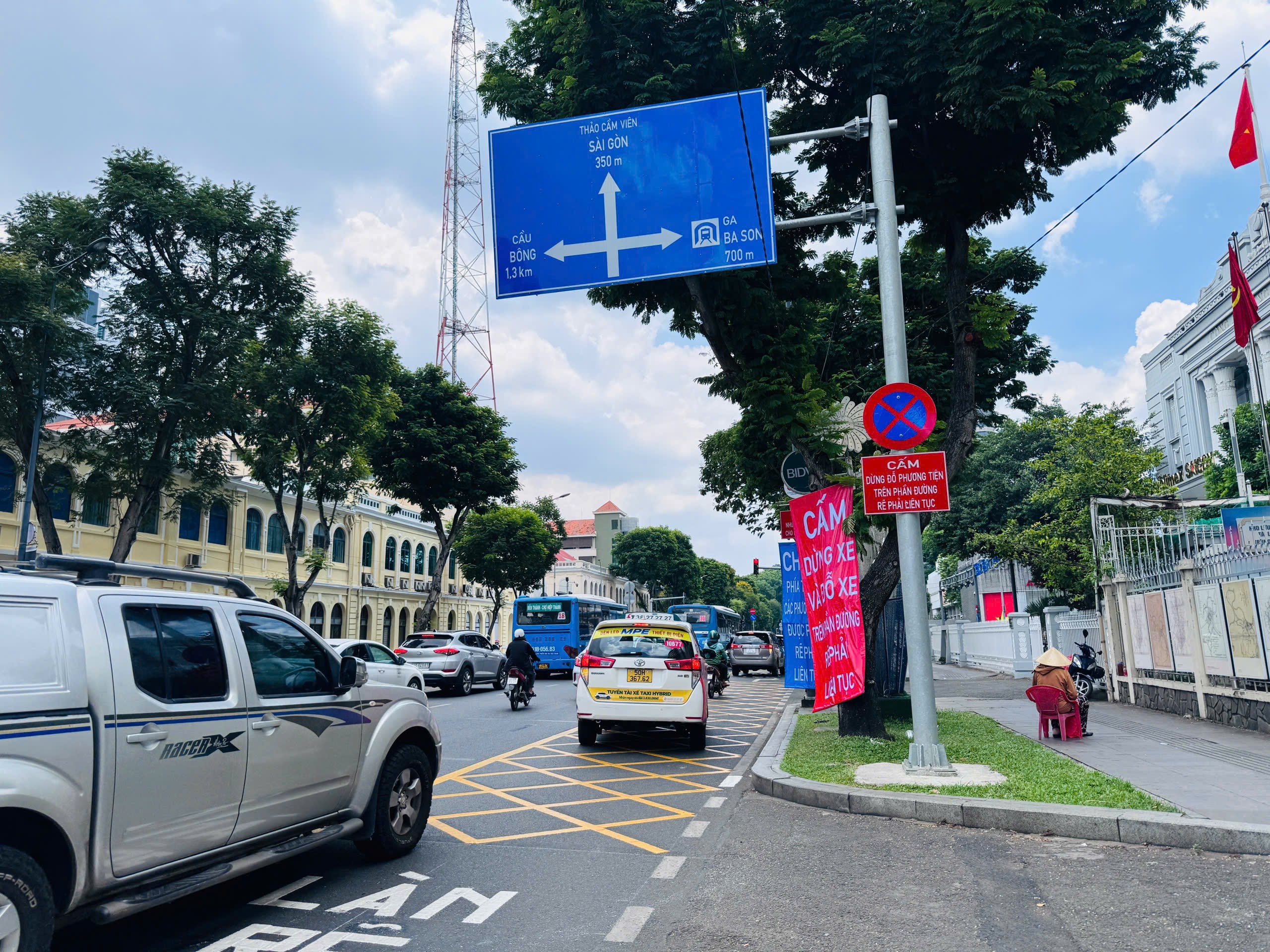 TP.HCM kẻ th&ecirc;m vạch mắt v&otilde;ng ở giao lộ L&ecirc; Duẩn - T&ocirc;n Đức Thắng- Ảnh 3.