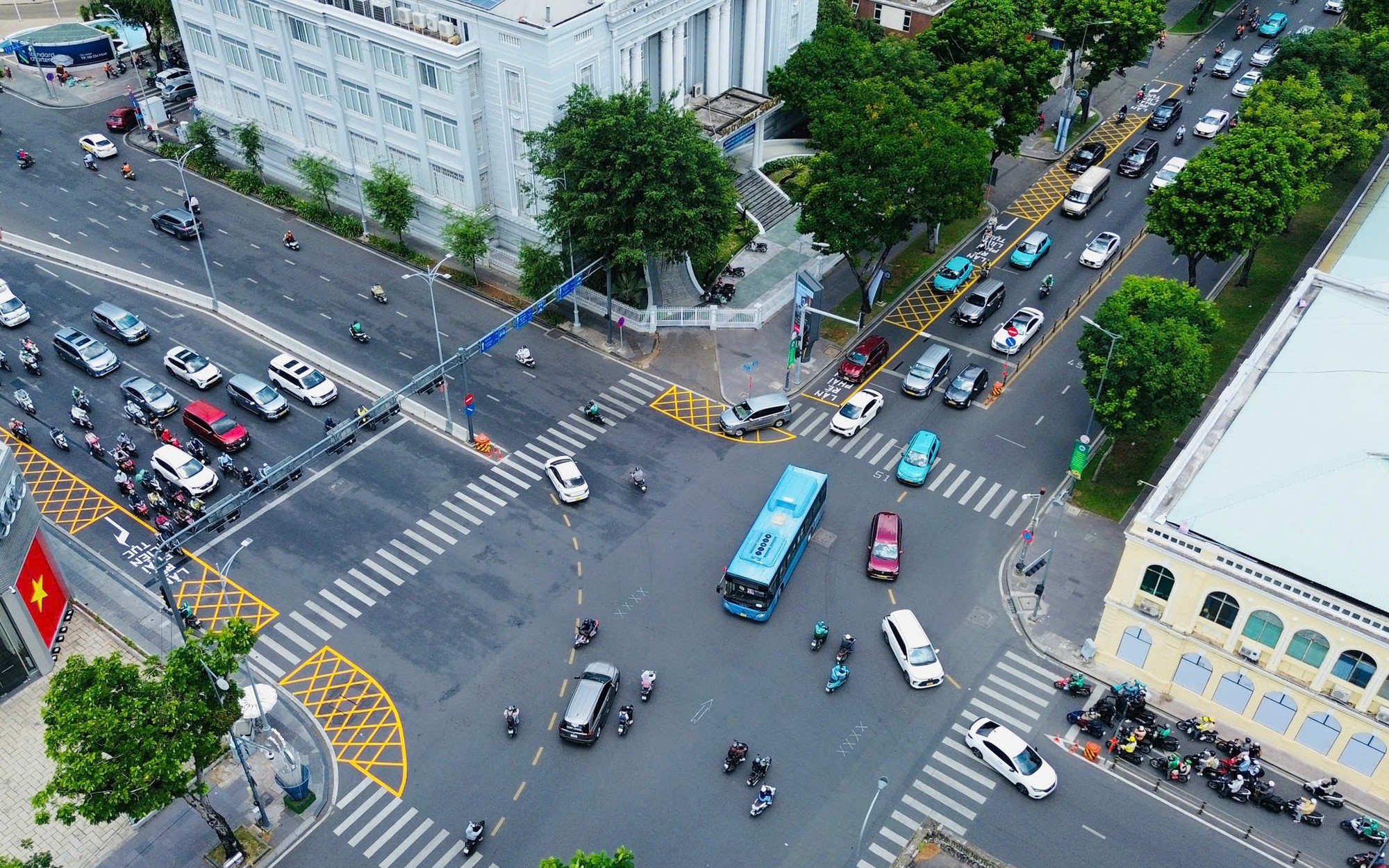 TP.HCM kẻ th&ecirc;m vạch mắt v&otilde;ng ở giao lộ L&ecirc; Duẩn - T&ocirc;n Đức Thắng
