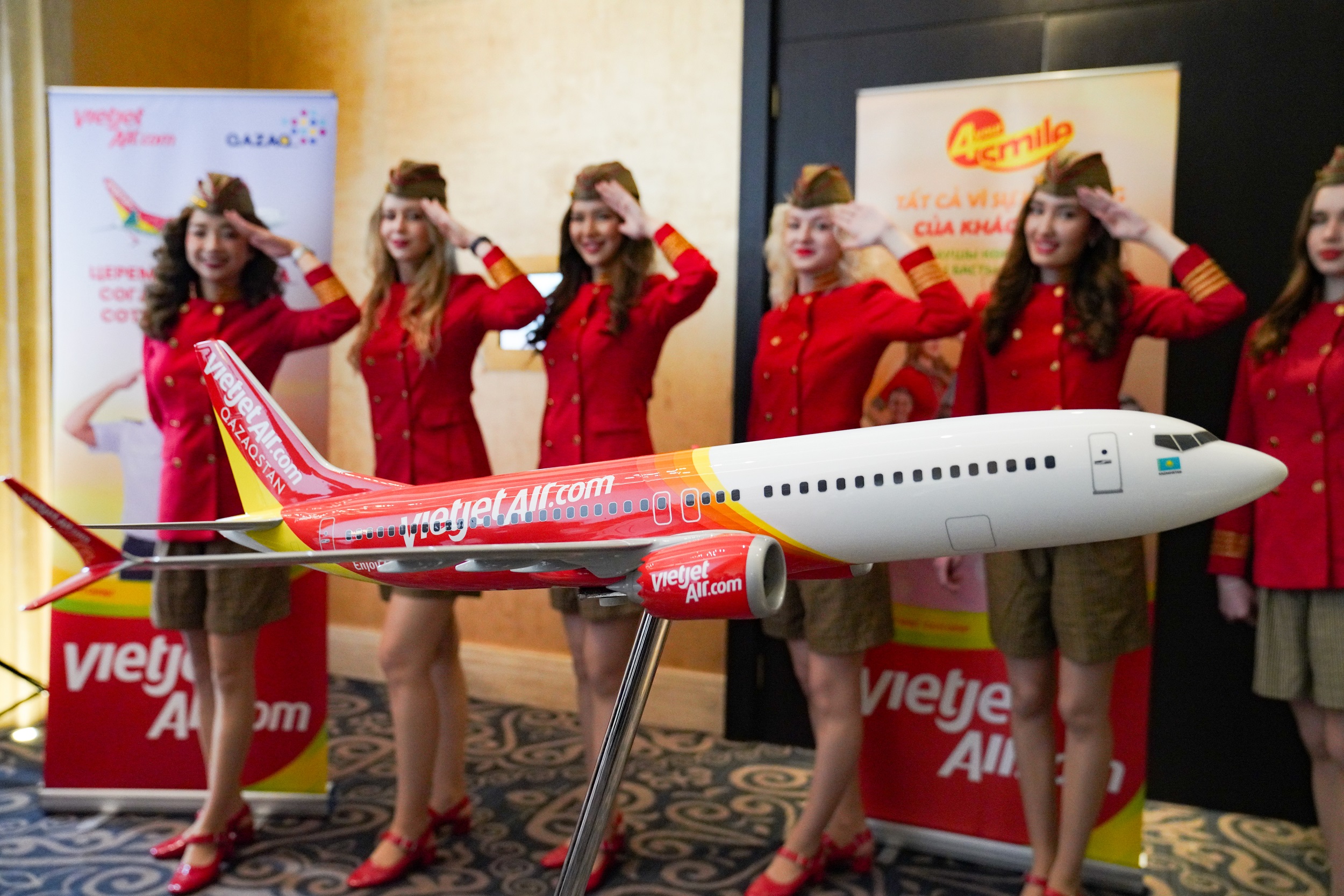 Ra mắt h&atilde;ng h&agrave;ng kh&ocirc;ng Vietjet Qazaqstan- Ảnh 2.