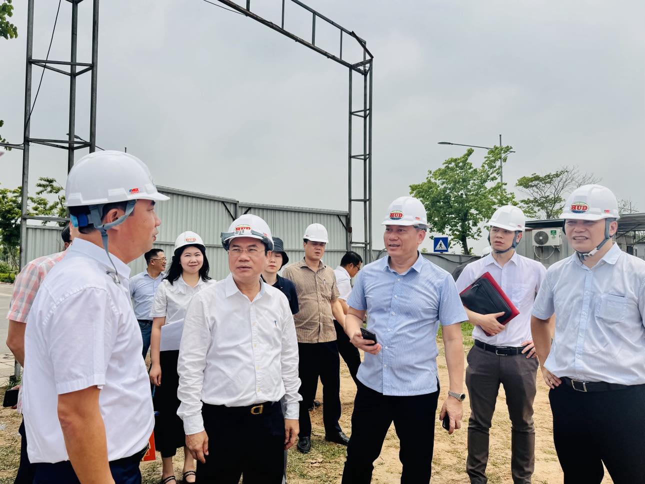 Thứ trưởng Nguyễn Văn Sinh thị s&aacute;t, đốc th&uacute;c 6 dự &aacute;n nh&agrave; ở x&atilde; hội tại H&agrave; Nội- Ảnh 5.