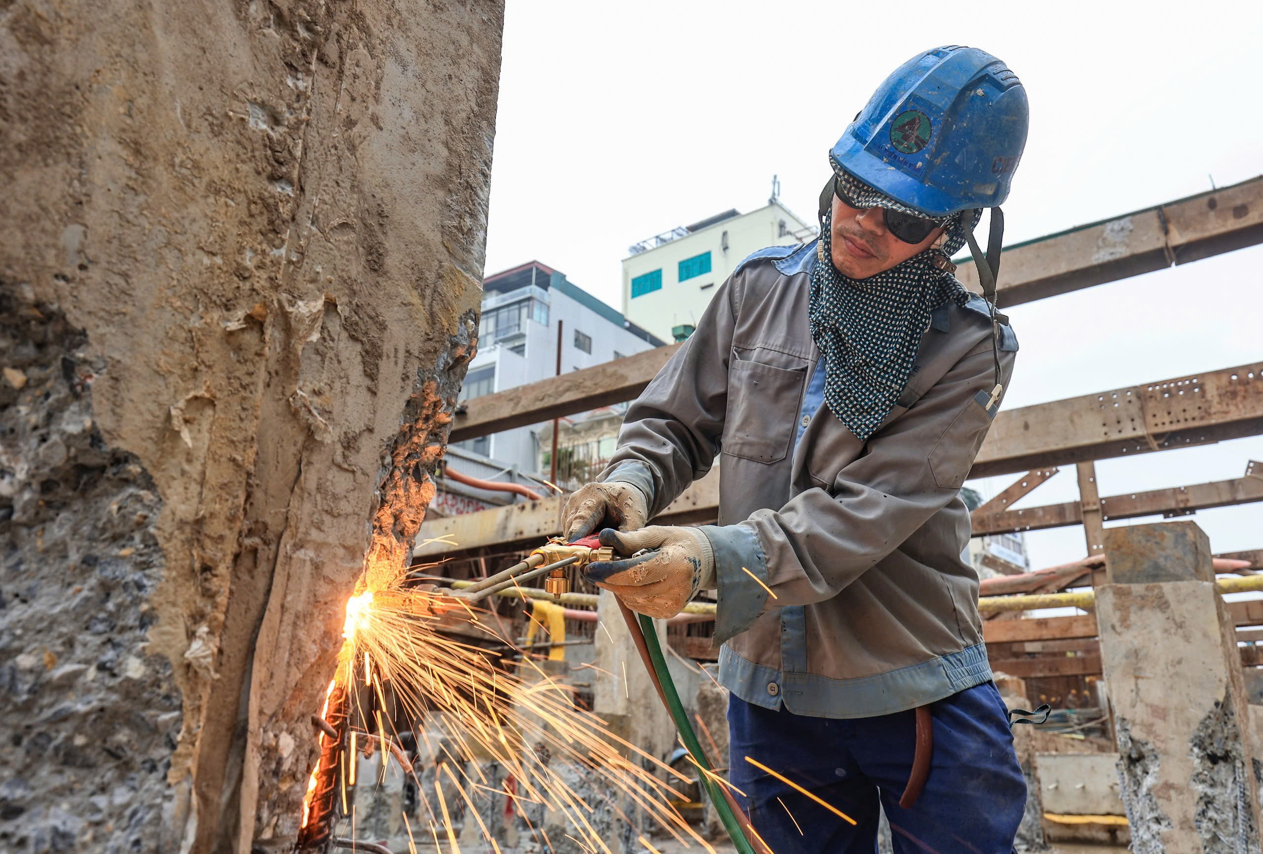 Bộ Xây dựng phát động Tháng hành động về an toàn, vệ sinh lao động 2025- Ảnh 1. Bộ Xây dựng phát động Tháng hành động về an toàn, vệ sinh lao động 2025- Ảnh 1.