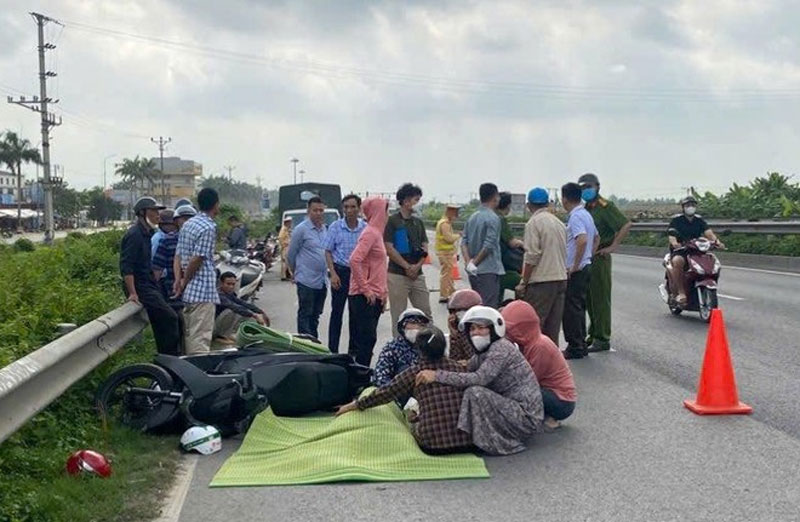 Vụ tai nạn khiến chị L tử vong tại chỗ.