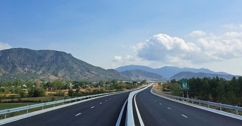 Đề xuất đầu tư hơn 44.300 tỷ đồng l&agrave;m cao tốc Quảng Ng&atilde;i - Kon Tum- Ảnh 1.