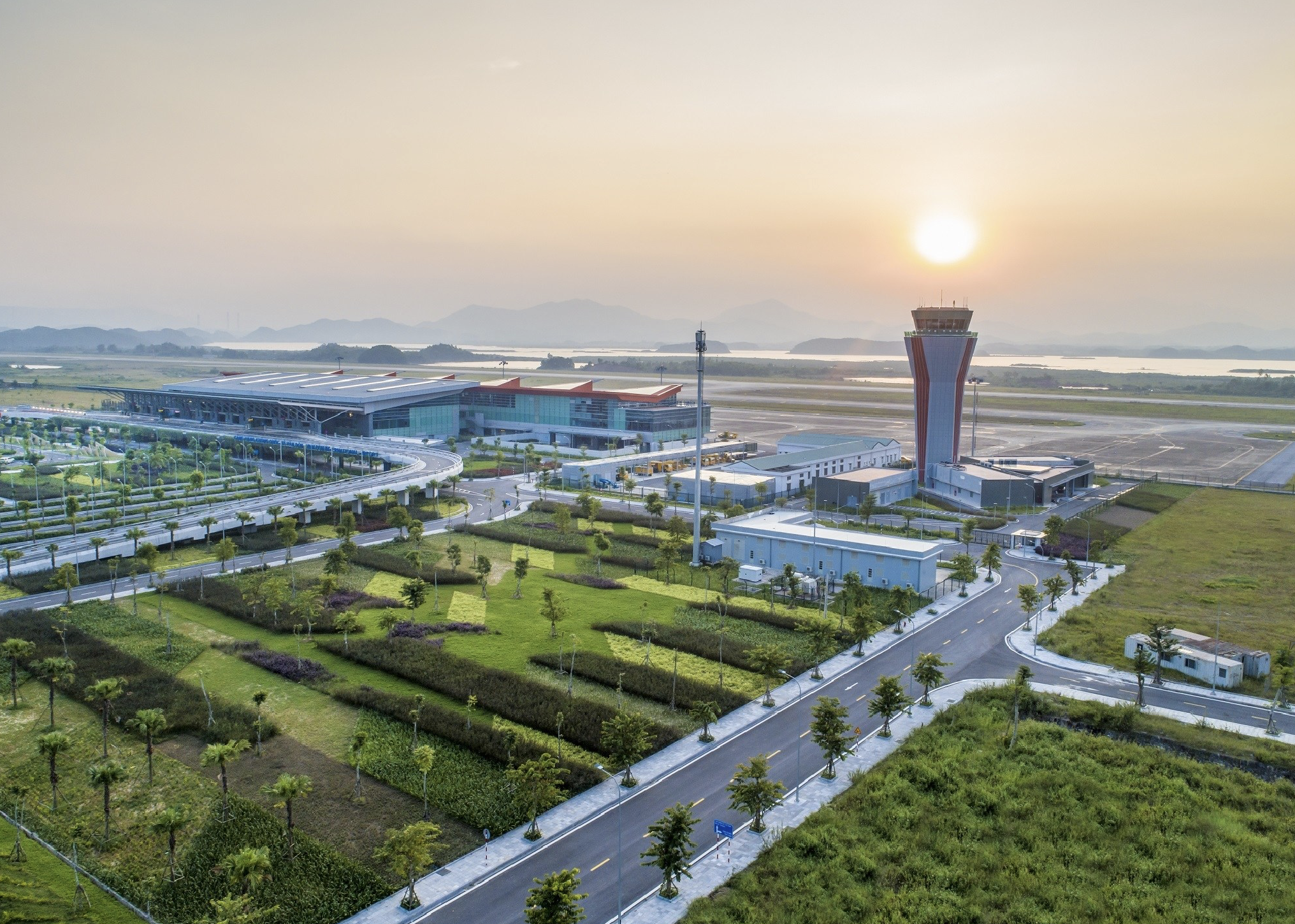 ĐBQH: Ưu ti&ecirc;n xử l&yacute; sai phạm của doanh nghiệp bằng biện ph&aacute;p kinh tế thay v&igrave; h&igrave;nh sự- Ảnh 2.