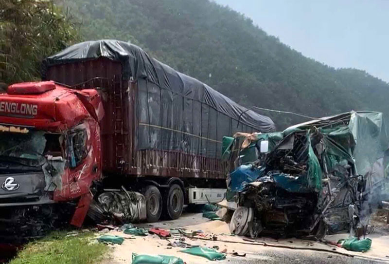 Hiện trường vụ tai nạn khiến hai người thương vong. Hiện trường vụ tai nạn khiến hai người thương vong.