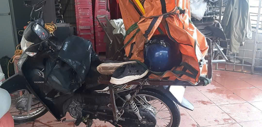 Nam shipper bị s&eacute;t đ&aacute;nh bất tỉnh tr&ecirc;n quốc lộ 49C qua Quảng Trị- Ảnh 2.