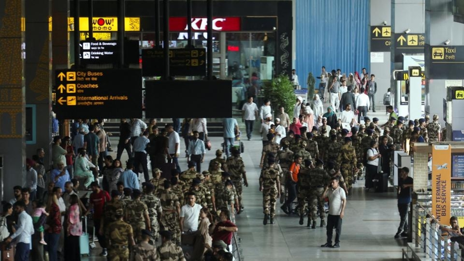 Ấn Độ tạm đóng 24 sân bay giữa lúc căng thẳng với Pakistan leo thang- Ảnh 1. Ấn Độ tạm đóng 24 sân bay giữa lúc căng thẳng với Pakistan leo thang- Ảnh 1.