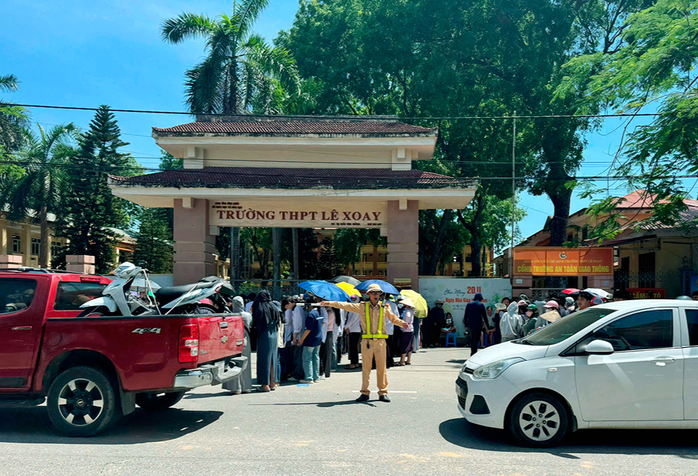Vĩnh Phúc: Đảm bảo an toàn giao thông cho kỳ thi tuyển sinh vào lớp 10- Ảnh 2. Vĩnh Phúc: Đảm bảo an toàn giao thông cho kỳ thi tuyển sinh vào lớp 10- Ảnh 2.