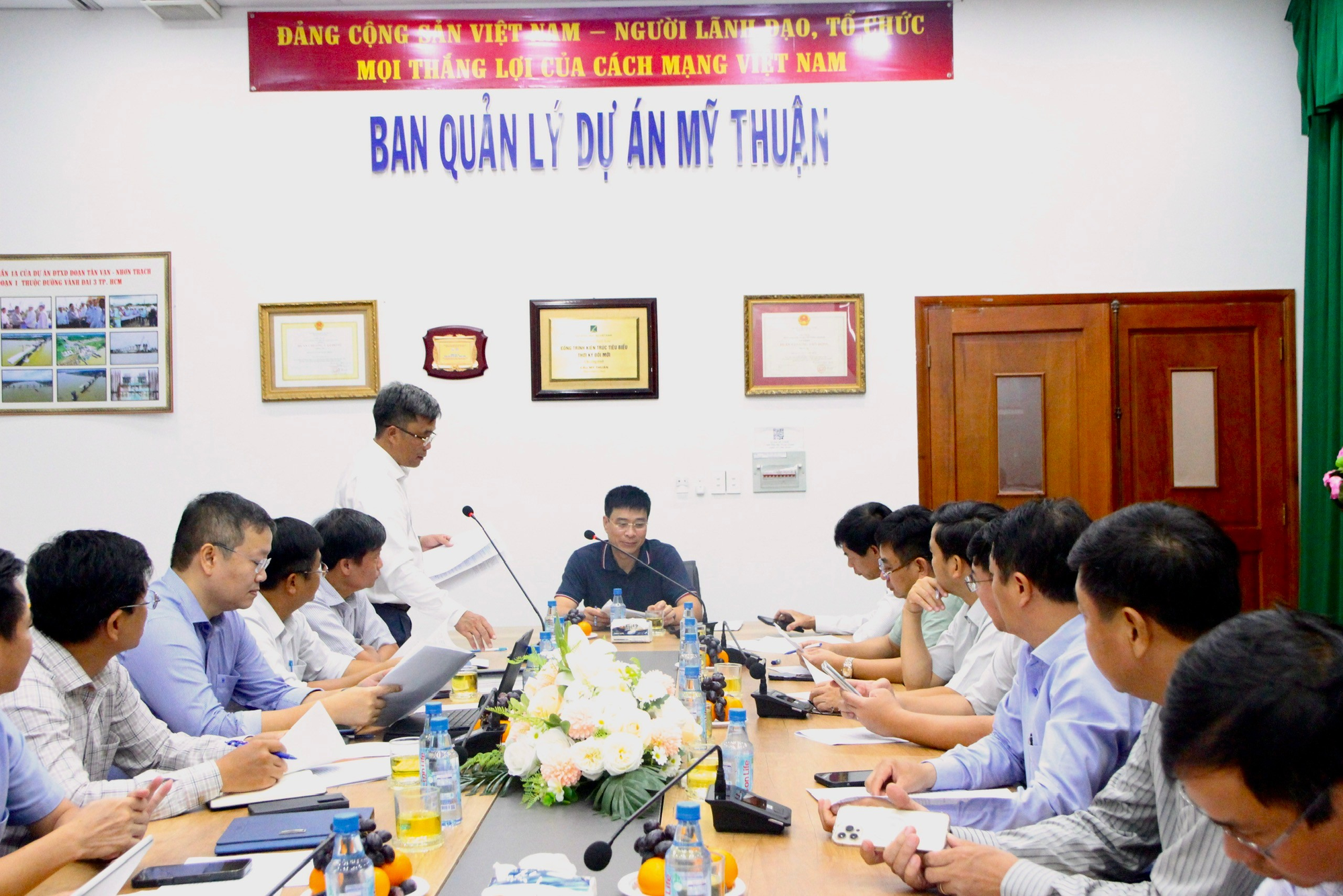 Thứ trưởng Bộ X&acirc;y dựng: Ban QLDA Mỹ Thuận tập trung nh&acirc;n lực ho&agrave;n th&agrave;nh 200km cao tốc- Ảnh 1.