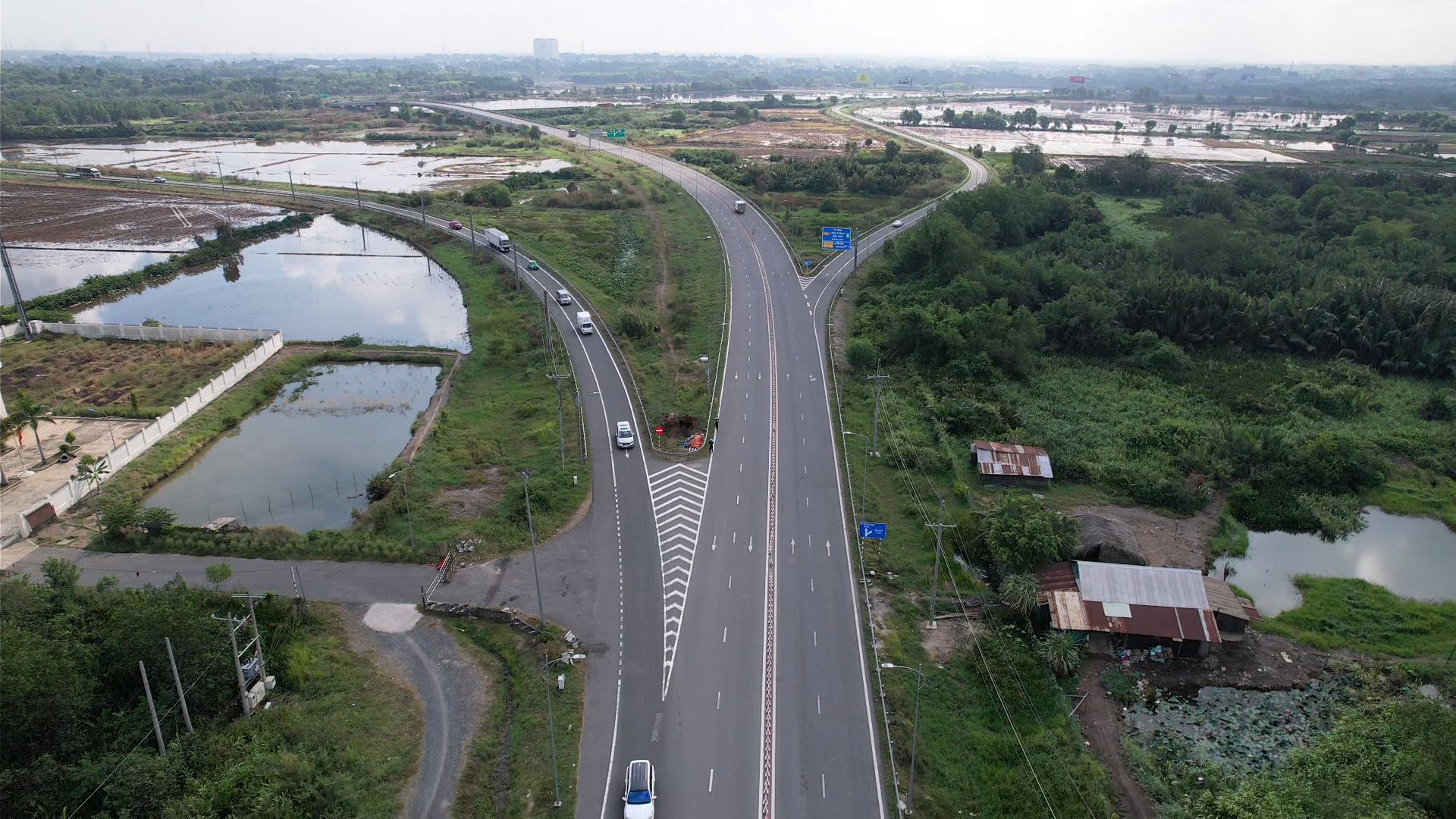 Thi công chặng cuối đường 5,2km kết nối hai tuyến cao tốc và cảng Phước An- Ảnh 7. Thi công chặng cuối đường 5,2km kết nối hai tuyến cao tốc và cảng Phước An- Ảnh 7.