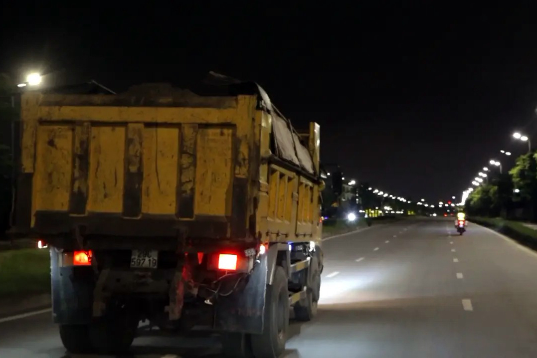 Nhiều chủ doanh nghiệp bị xử phạt h&agrave;ng trăm triệu đồng v&igrave; t&agrave;i xế chở h&agrave;ng qu&aacute; tải- Ảnh 4.