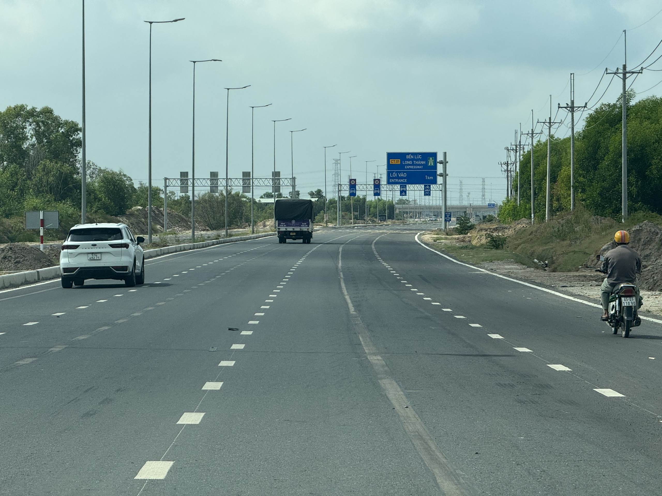 Thi công chặng cuối đường 5,2km kết nối hai tuyến cao tốc và cảng Phước An- Ảnh 2. Thi công chặng cuối đường 5,2km kết nối hai tuyến cao tốc và cảng Phước An- Ảnh 2.