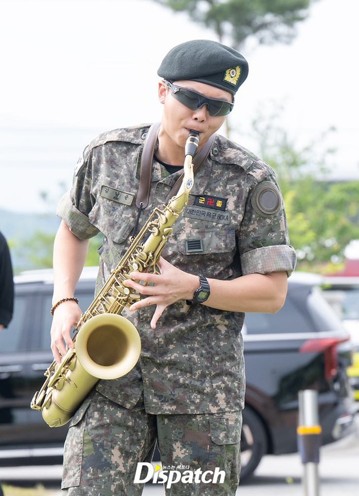 V và RM của nhóm BTS xuất ngũ: Cổ phiếu Hybe gần chạm đỉnh- Ảnh 9. V và RM của nhóm BTS xuất ngũ: Cổ phiếu Hybe gần chạm đỉnh- Ảnh 9.