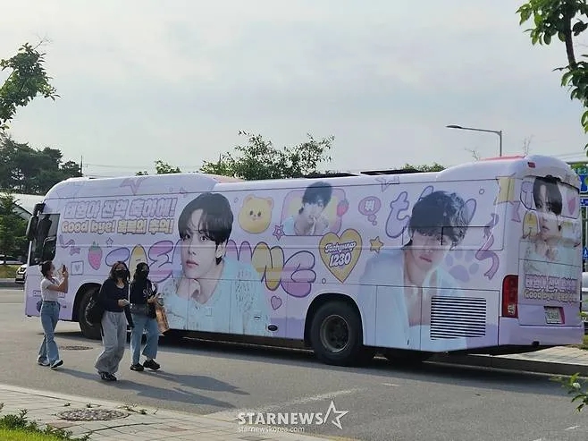 V và RM của nhóm BTS xuất ngũ: Cổ phiếu Hybe gần chạm đỉnh- Ảnh 2. V và RM của nhóm BTS xuất ngũ: Cổ phiếu Hybe gần chạm đỉnh- Ảnh 2.