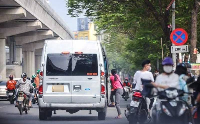 H&agrave; Nội: Thu hồi ph&ugrave; hiệu gần chục xe hợp đồng, y&ecirc;u cầu gi&aacute;m s&aacute;t chặt chẽ hoạt động vận tải- Ảnh 1.