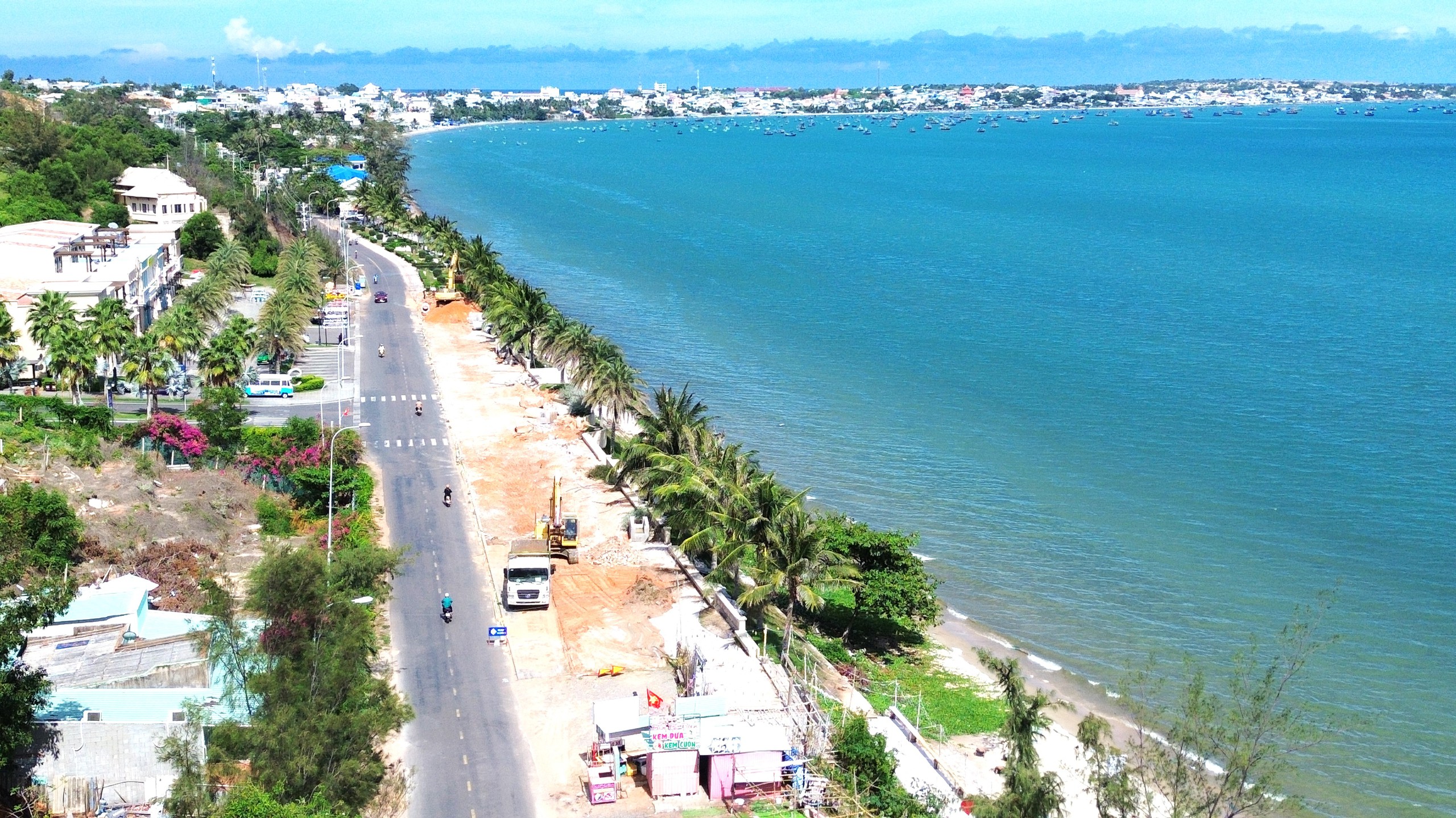 Du kh&aacute;ch quốc tế đến B&igrave;nh Thuận tăng mạnh 5 th&aacute;ng đầu năm 2025- Ảnh 2.