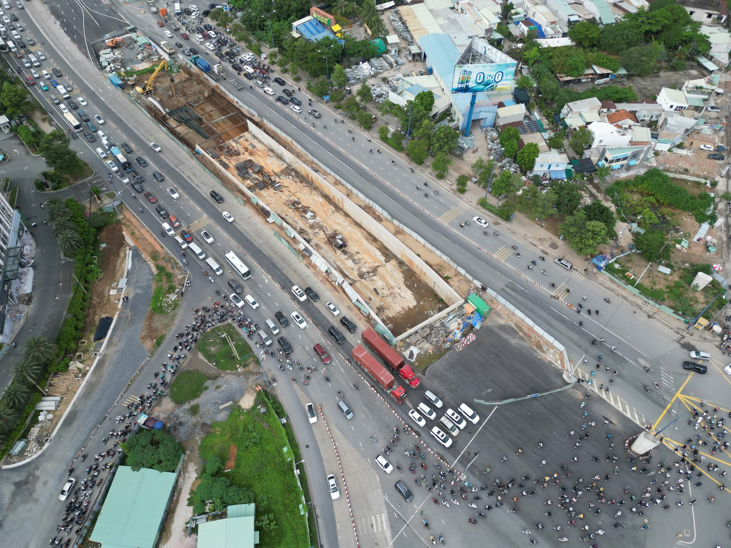 N&uacute;t giao An Ph&uacute; &ugrave;n ứ, kẹt cứng khi cấm xe m&aacute;y v&agrave;o cao tốc TP.HCM - Long Th&agrave;nh - Dầu Gi&acirc;y- Ảnh 2.