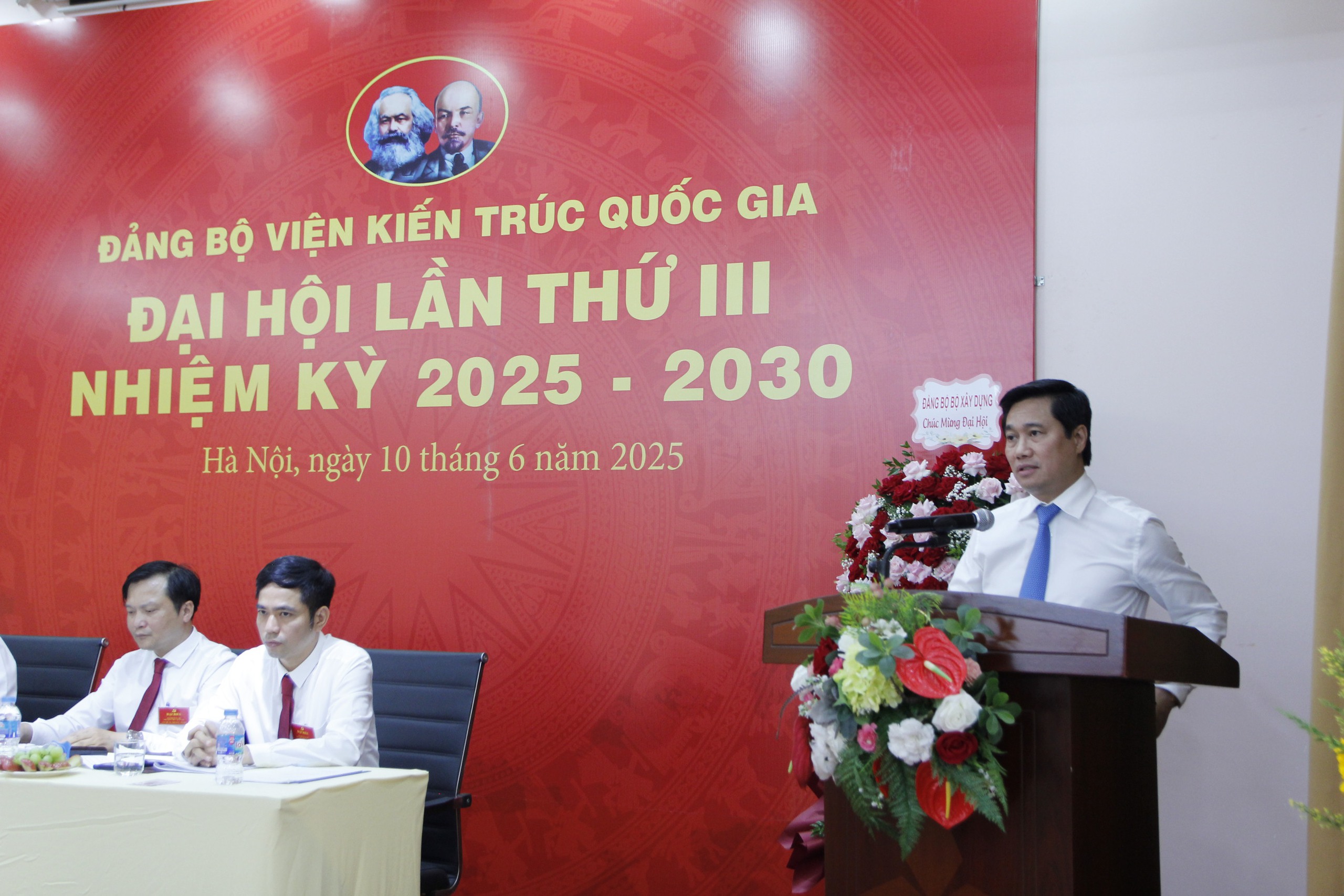 Đồng ch&iacute; Nguyễn Tường Văn, Ủy vi&ecirc;n Ban Thường vụ Đảng ủy Bộ X&acirc;y dựng, Thứ trưởng Bộ X&acirc;y dựng ph&aacute;t biểu chỉ đạo tại Đại hội.