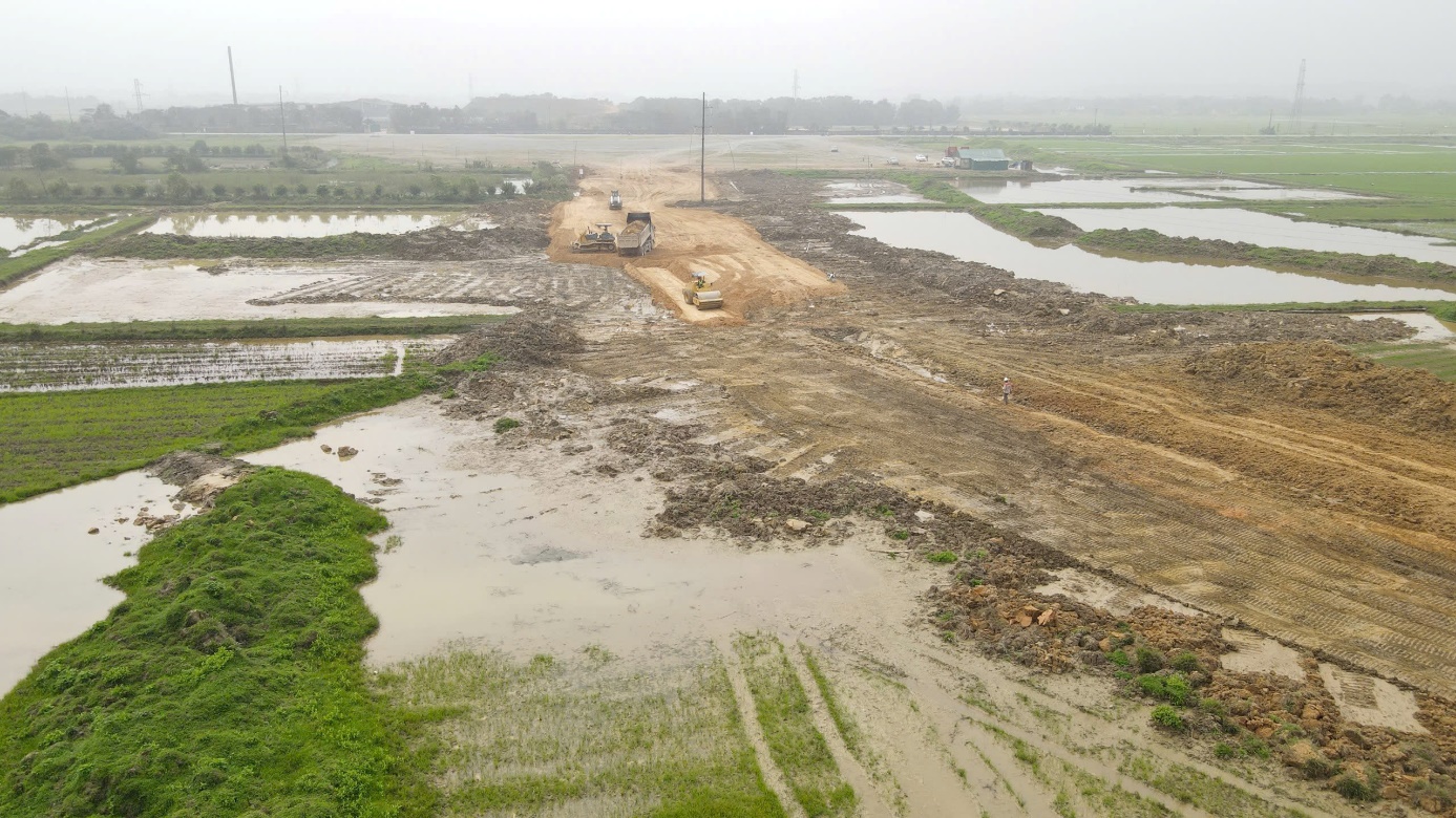 H&agrave; Tĩnh: Kh&ocirc;ng để vướng mắc cản trở tiến độ thi c&ocirc;ng c&aacute;c dự &aacute;n quan trọng- Ảnh 1.