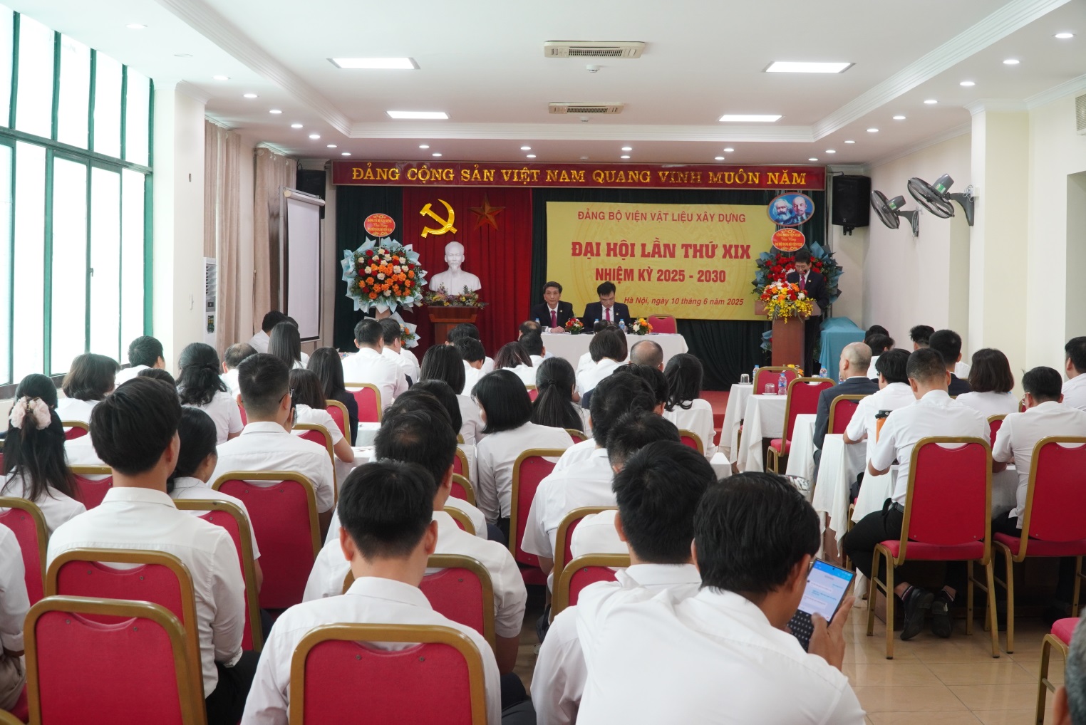 E:\Năm 2025\Th&aacute;ng 6\H&igrave;nh ảnh\ĐH Viện VLXD\DSC00993.JPG