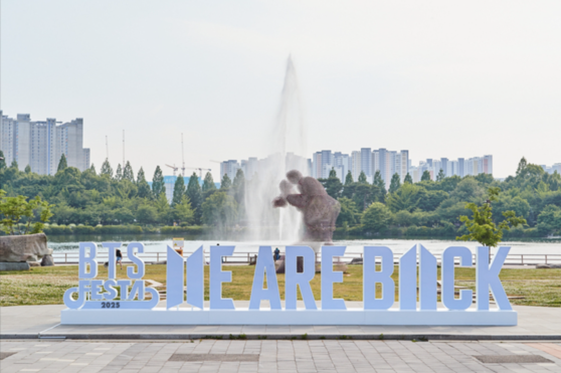 V và RM của nhóm BTS xuất ngũ: Cổ phiếu Hybe gần chạm đỉnh- Ảnh 5. V và RM của nhóm BTS xuất ngũ: Cổ phiếu Hybe gần chạm đỉnh- Ảnh 5.