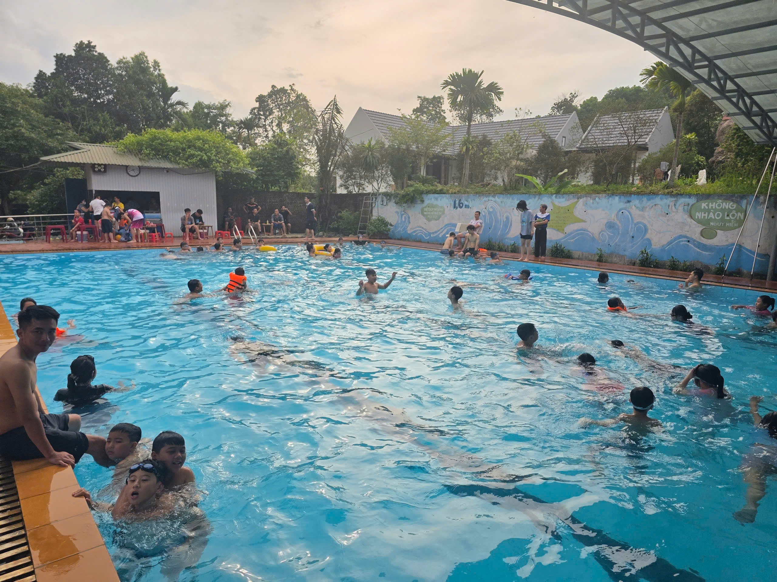 Bể bơi di động - Lá chắn phòng chống đuối nước cho trẻ em Yên Bái- Ảnh 6. Bể bơi di động - Lá chắn phòng chống đuối nước cho trẻ em Yên Bái- Ảnh 6.