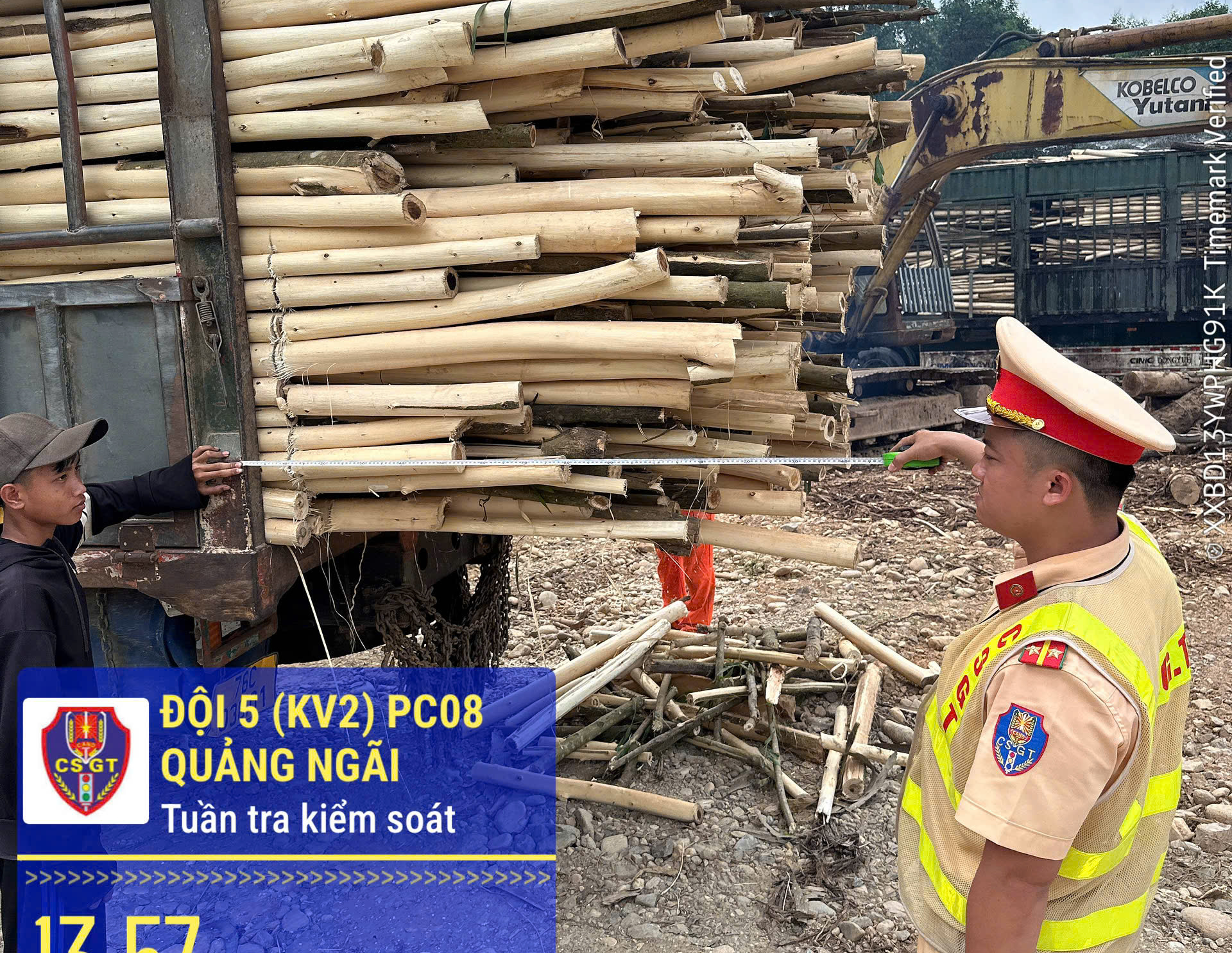 Xe tải hết hạn kiểm định, chở qu&aacute; tải gần 200%, t&agrave;i xế bị phạt 110 triệu đồng- Ảnh 1.