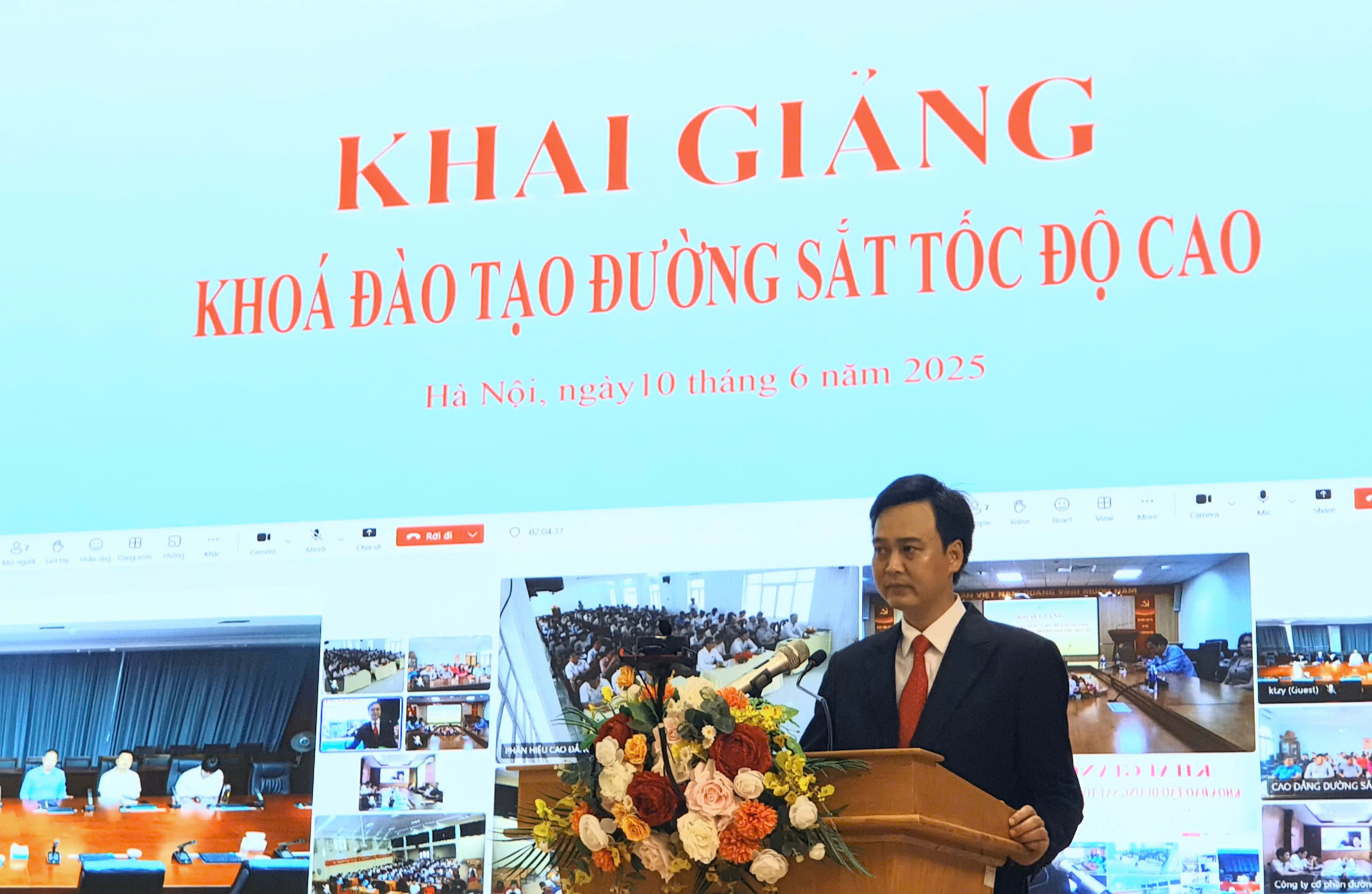 200 c&ocirc;ng nh&acirc;n được đ&agrave;o tạo b&agrave;i bản về đường sắt tốc độ cao- Ảnh 1.