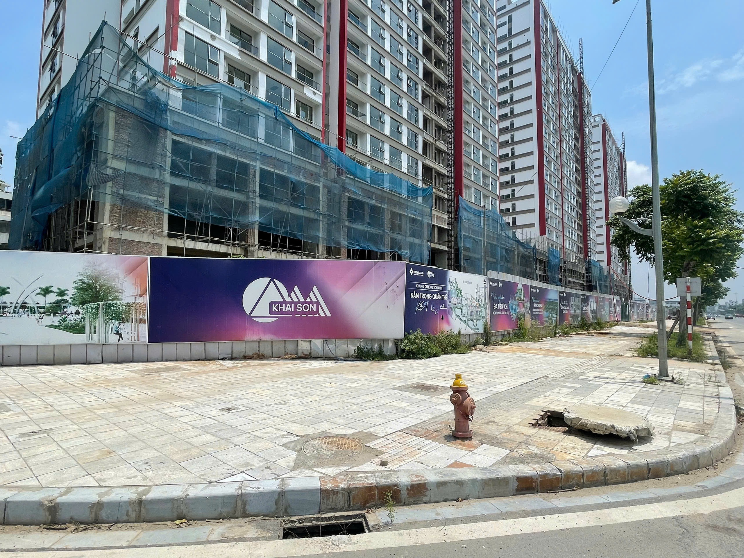 H&agrave; Nội: Tuyến đường mới ở quận Long Bi&ecirc;n vừa khai th&aacute;c đ&atilde; xuống cấp- Ảnh 4.