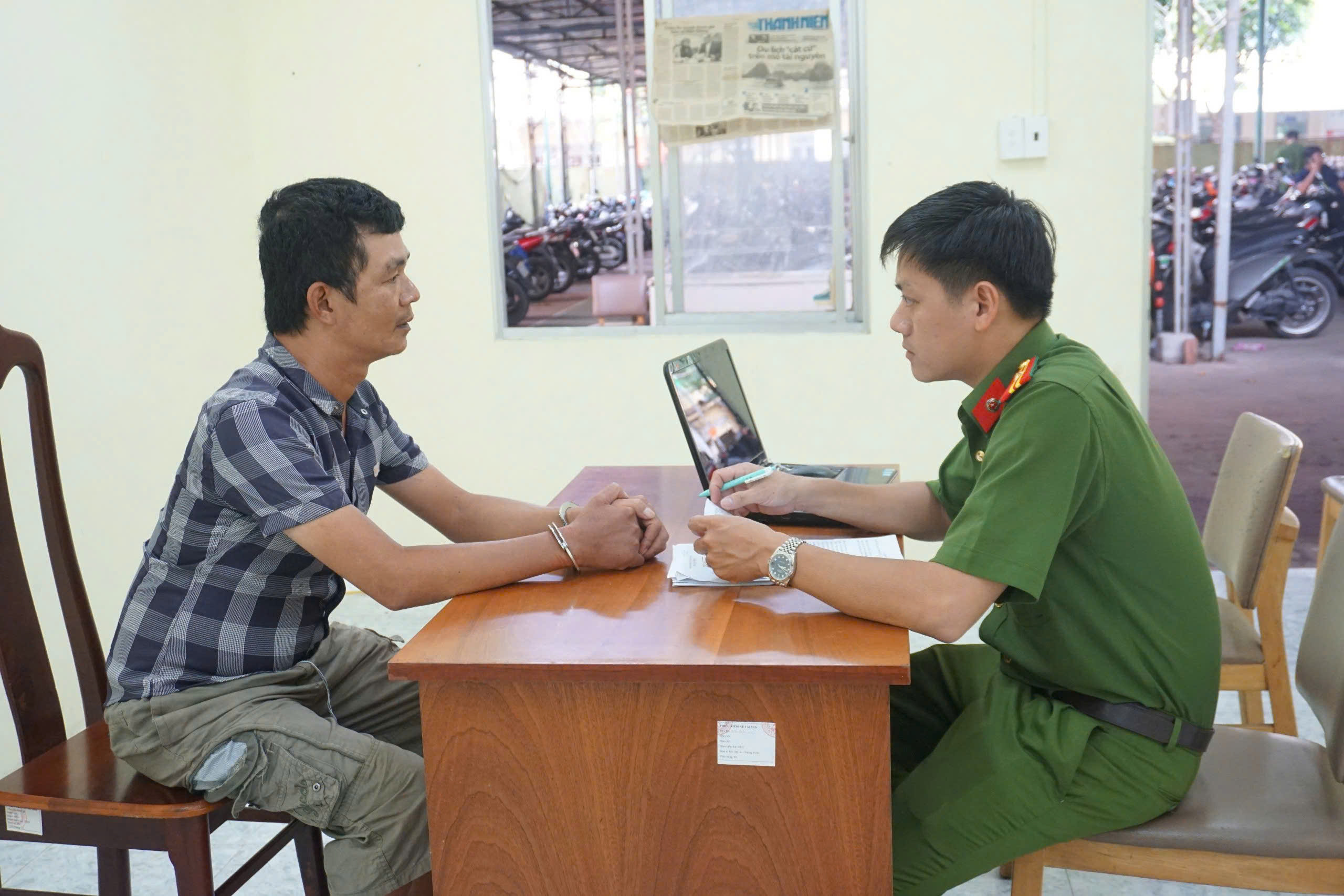 Đăng tải th&ocirc;ng tin sai sự thật về nguy&ecirc;n Gi&aacute;m đốc C&ocirc;ng an TP.HCM, hai TikToker bị bắt- Ảnh 2.