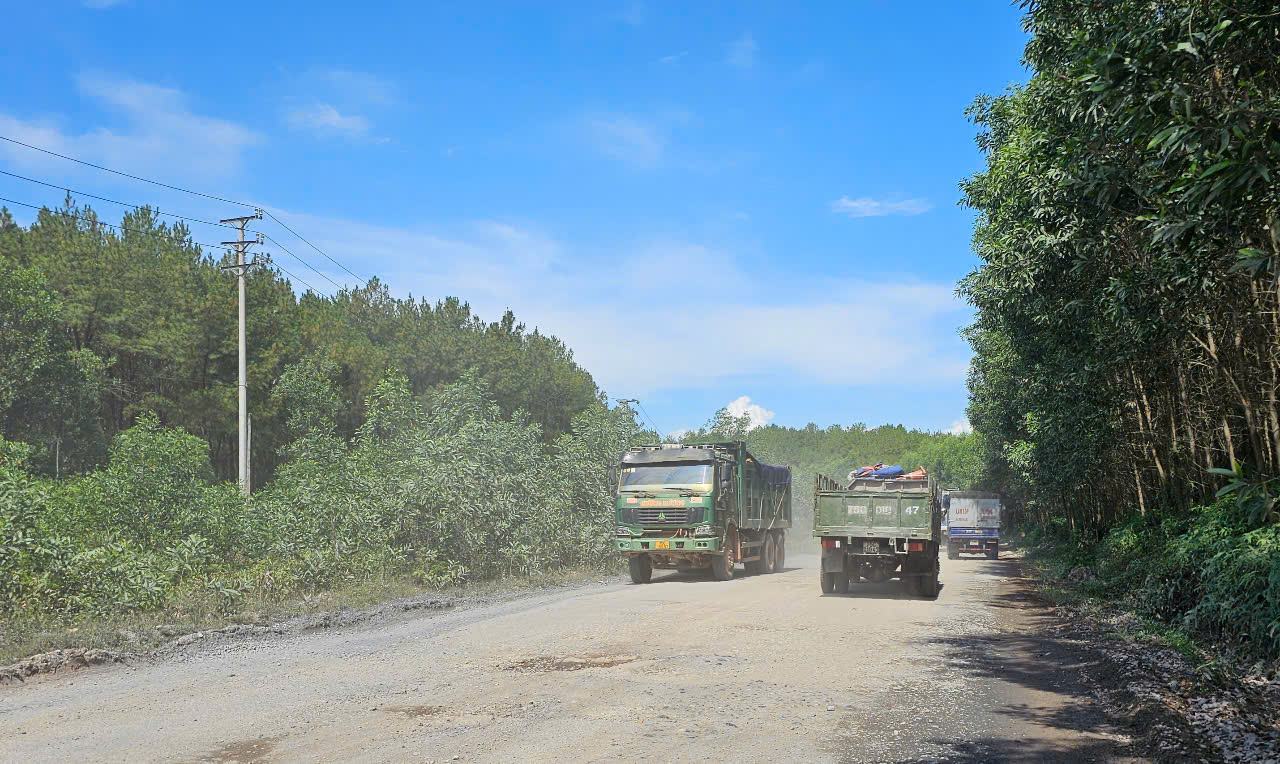 Tỉnh lộ ở Huế nham nhở, tiềm ẩn tai nạn giao th&ocirc;ng- Ảnh 8.