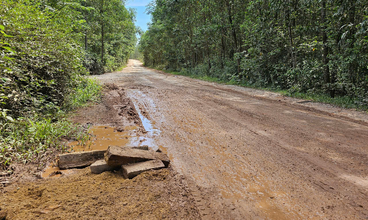 Tỉnh lộ ở Huế nham nhở, tiềm ẩn tai nạn giao th&ocirc;ng- Ảnh 3.
