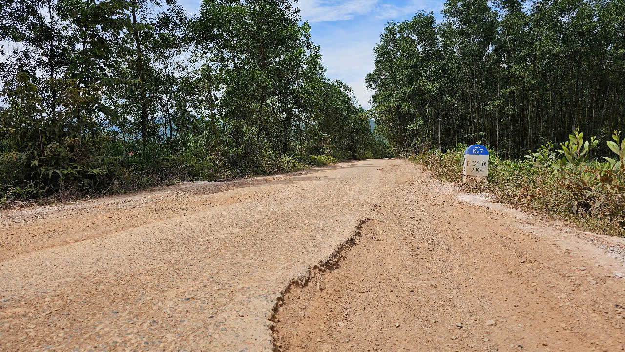 Tỉnh lộ ở Huế nham nhở, tiềm ẩn tai nạn giao th&ocirc;ng- Ảnh 7.