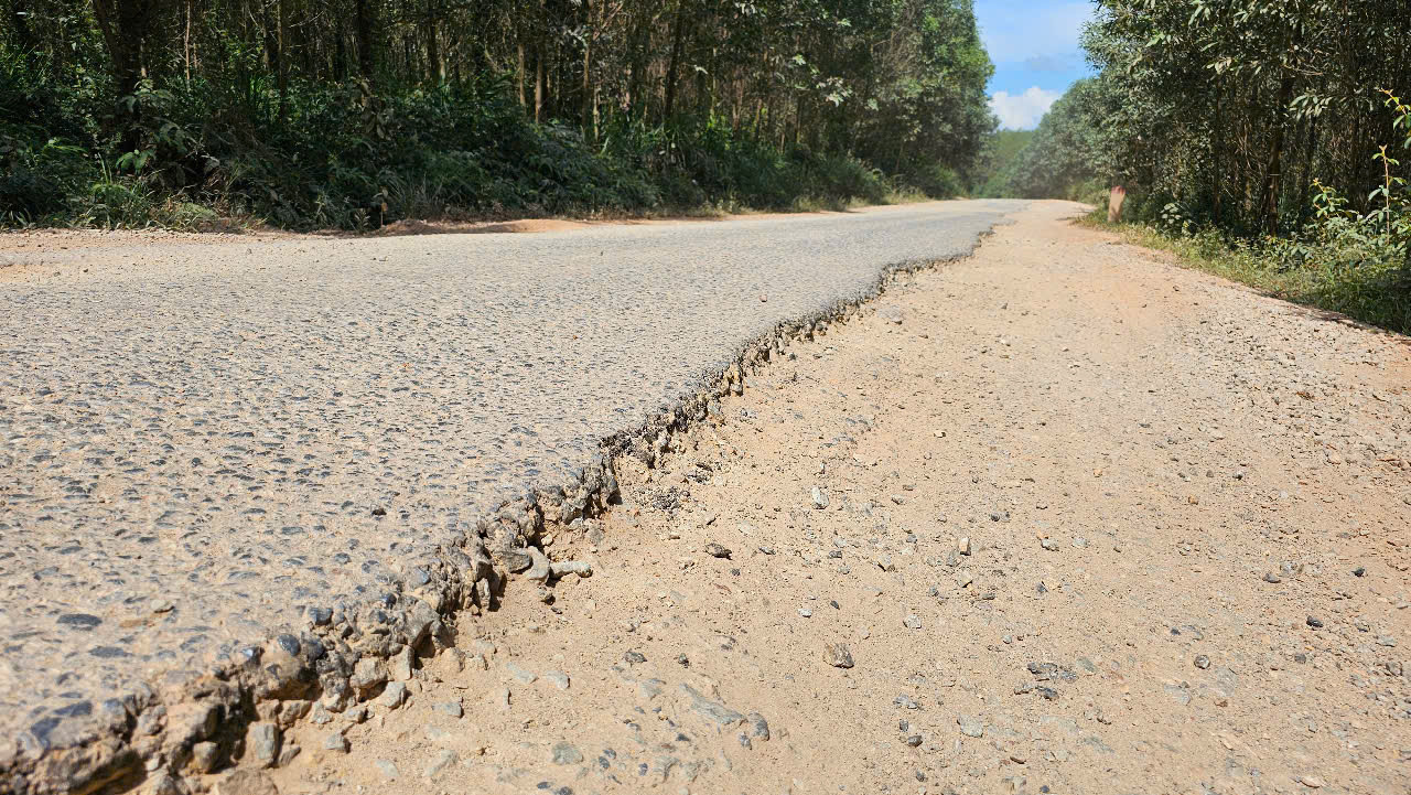 Tỉnh lộ ở Huế nham nhở, tiềm ẩn tai nạn giao th&ocirc;ng- Ảnh 5.