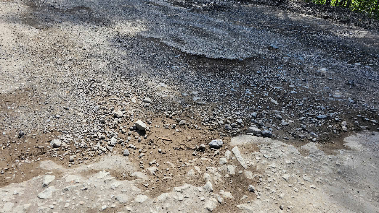 Tỉnh lộ ở Huế nham nhở, tiềm ẩn tai nạn giao th&ocirc;ng- Ảnh 9.