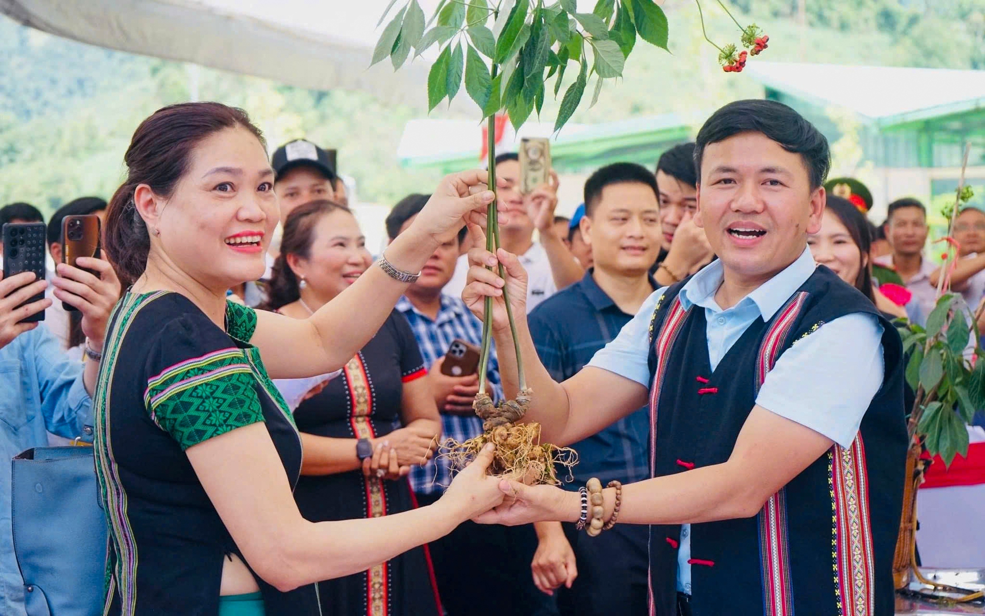'Mệnh lệnh tr&aacute;i tim' x&oacute;a nh&agrave; tạm, nh&agrave; dột n&aacute;t: Nh&acirc;n rộng c&aacute;ch l&agrave;m hay