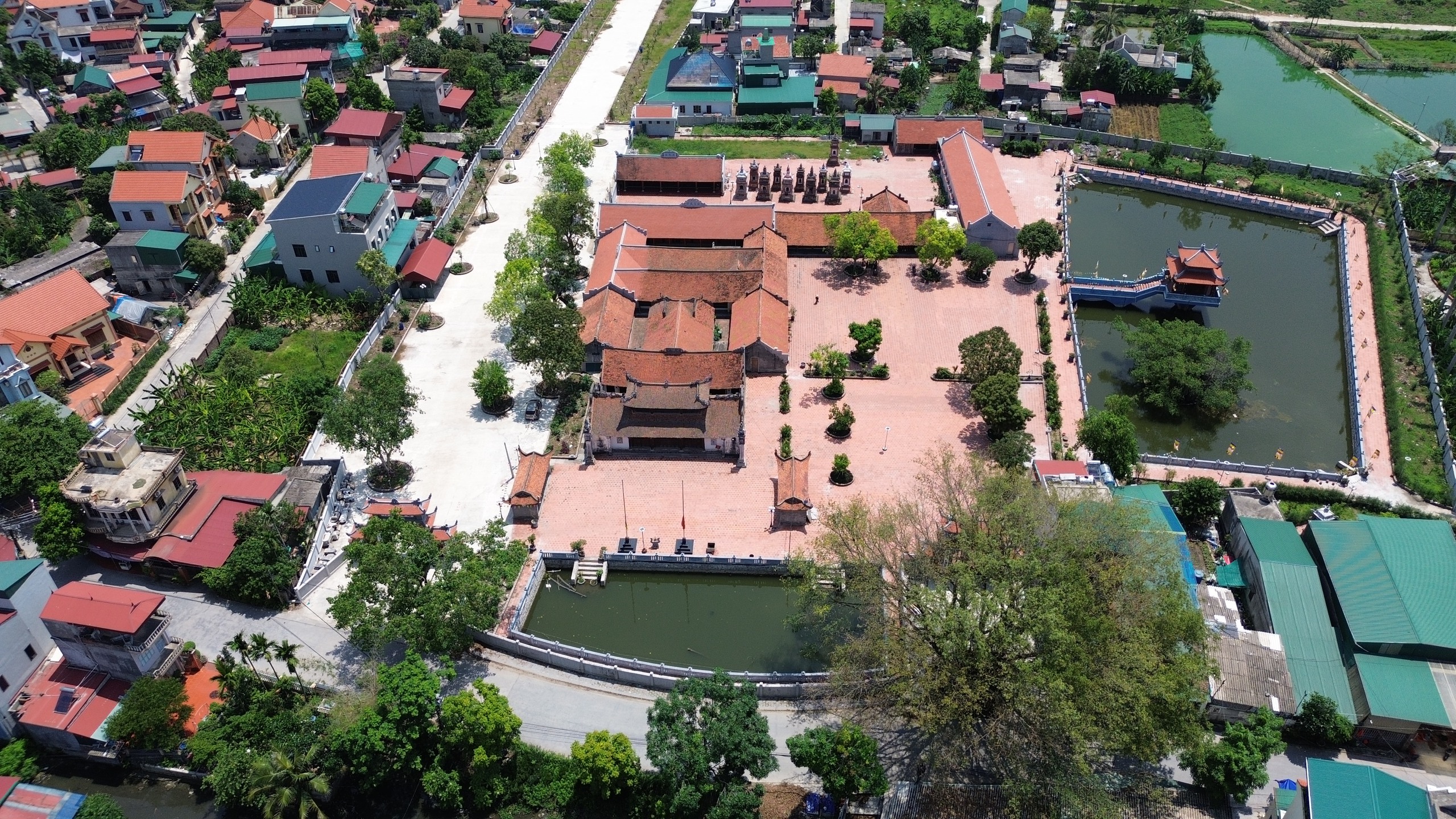Chi&ecirc;m ngưỡng vẻ đẹp cổ k&iacute;nh của ch&ugrave;a Trăm Gian ở huyện Nam S&aacute;ch- Ảnh 2.