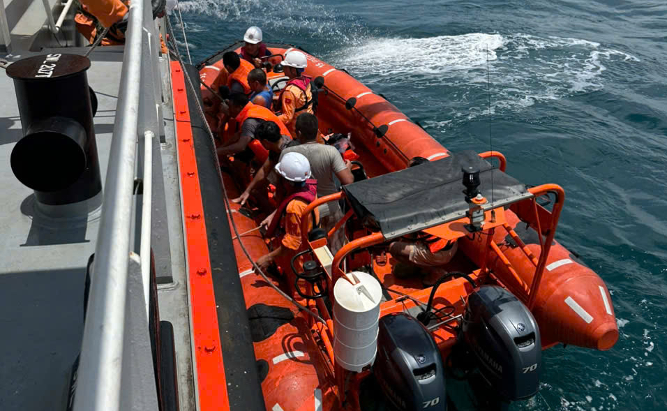 Cứu h&agrave;ng trăm người gặp nạn tr&ecirc;n biển, chủ yếu li&ecirc;n quan t&agrave;u c&aacute;- Ảnh 1.