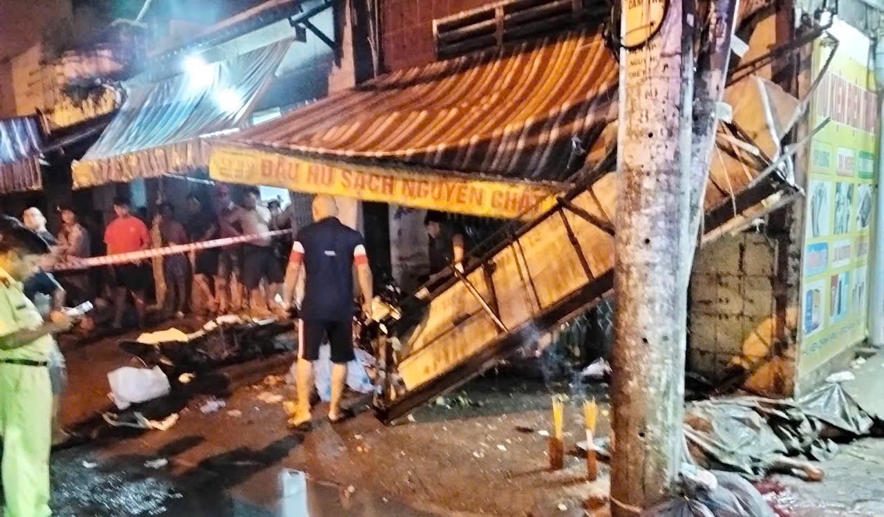 Hai xe m&aacute;y t&ocirc;ng v&agrave;o nh&agrave; d&acirc;n trong đ&ecirc;m, hai người tử vong- Ảnh 1.