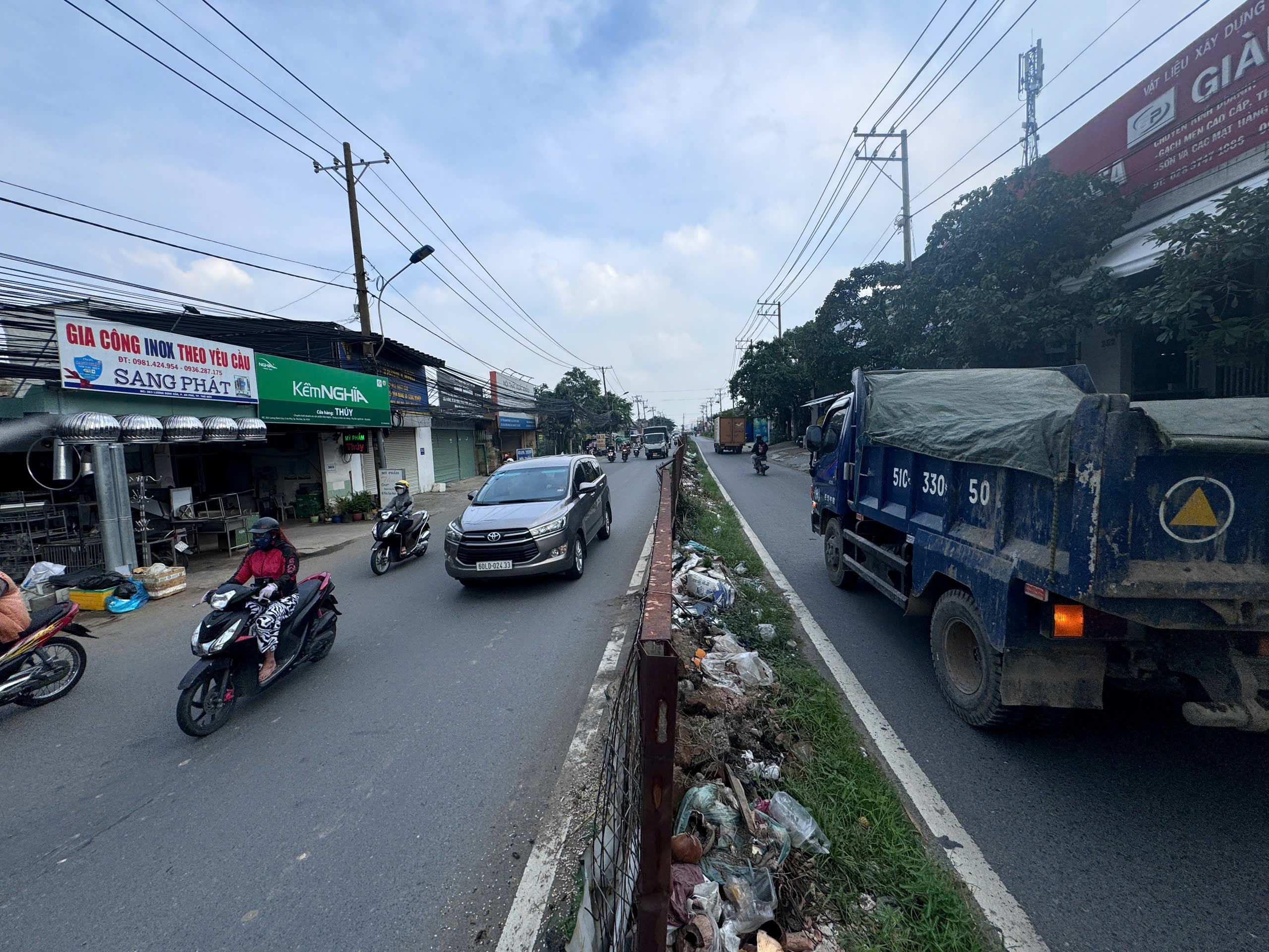 Cận cảnh khu đất 22.000m2 chưa GPMB, nguy cơ khiến n&uacute;t giao An Ph&uacute; vỡ tiến độ- Ảnh 5.