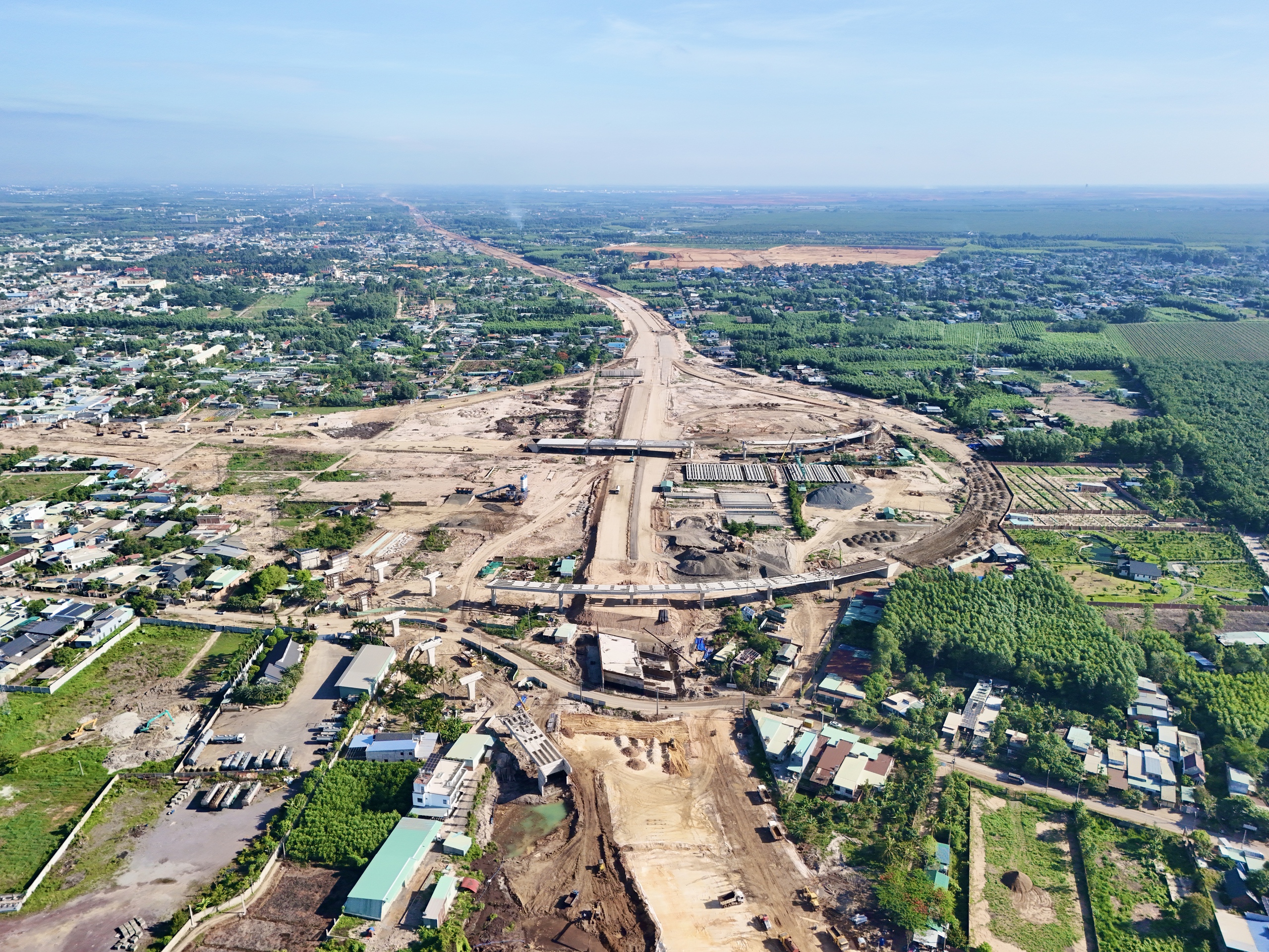 Điều chỉnh giảm gần 5.000ha đất n&ocirc;ng nghiệp chuyển sang đất giao th&ocirc;ng, x&acirc;y dựng- Ảnh 1.