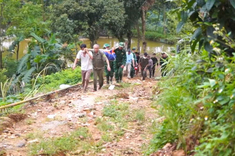 T&igrave;m thấy thi thể người bị lũ cuốn tr&ocirc;i khi ra suối vớt mạ ở L&agrave;o Cai- Ảnh 1.