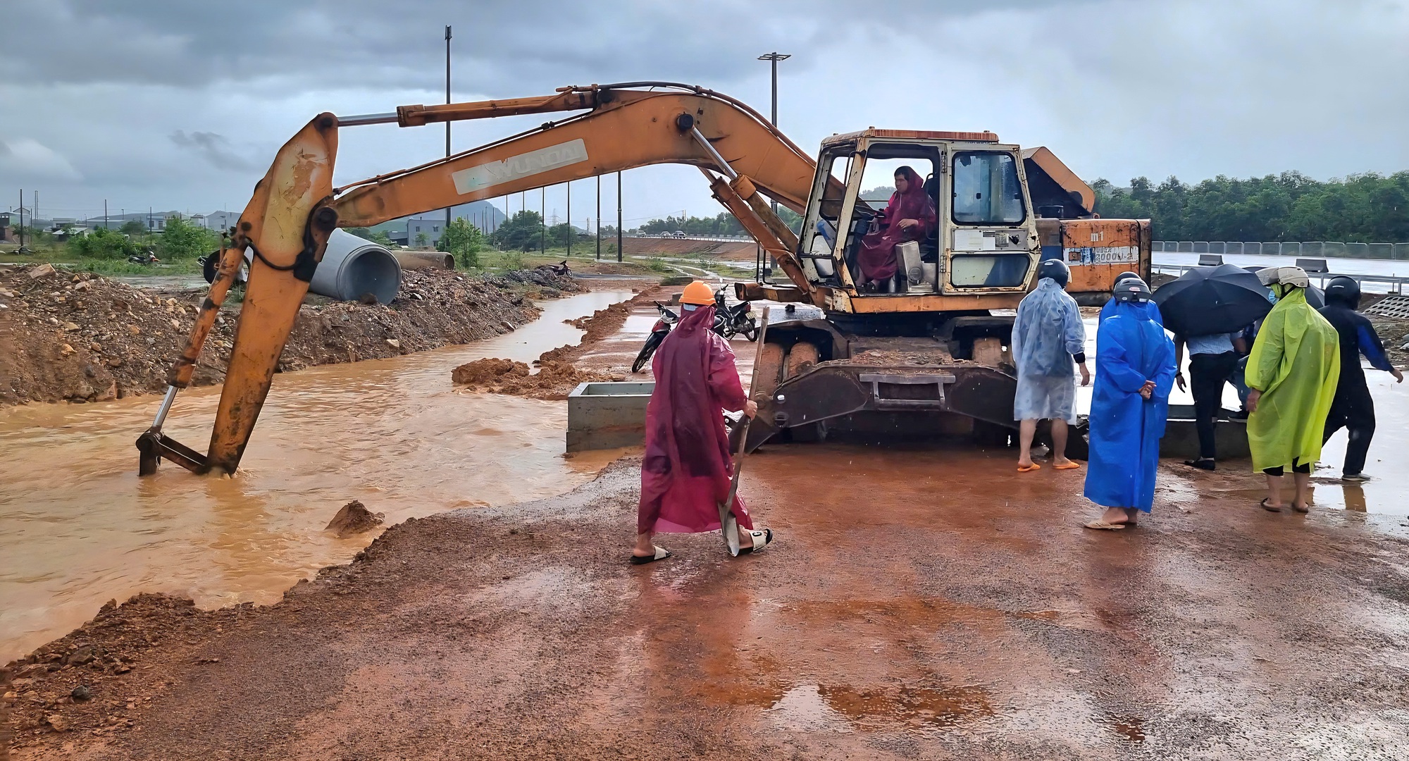 Đ&agrave; Nẵng ngập lụt do b&atilde;o số 1, giao th&ocirc;ng chia cắt, nhiều hộ d&acirc;n sơ t&aacute;n- Ảnh 3.