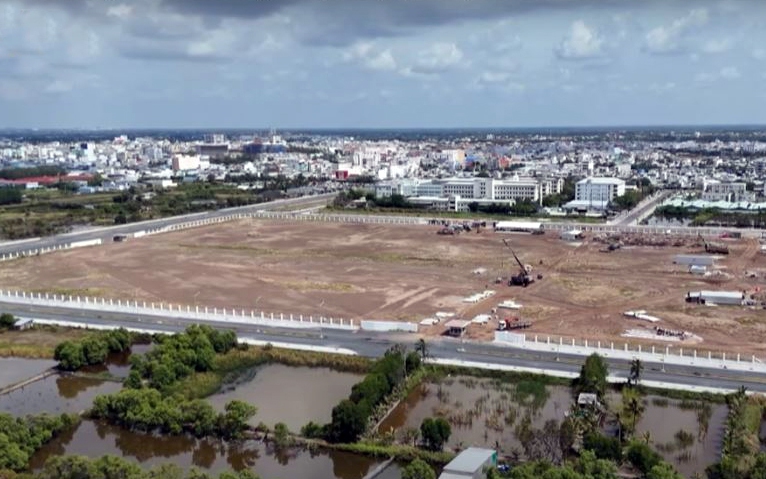 Miền T&acirc;y: C&aacute;t, đ&aacute; khan hiếm, gi&aacute; tăng ch&oacute;ng mặt