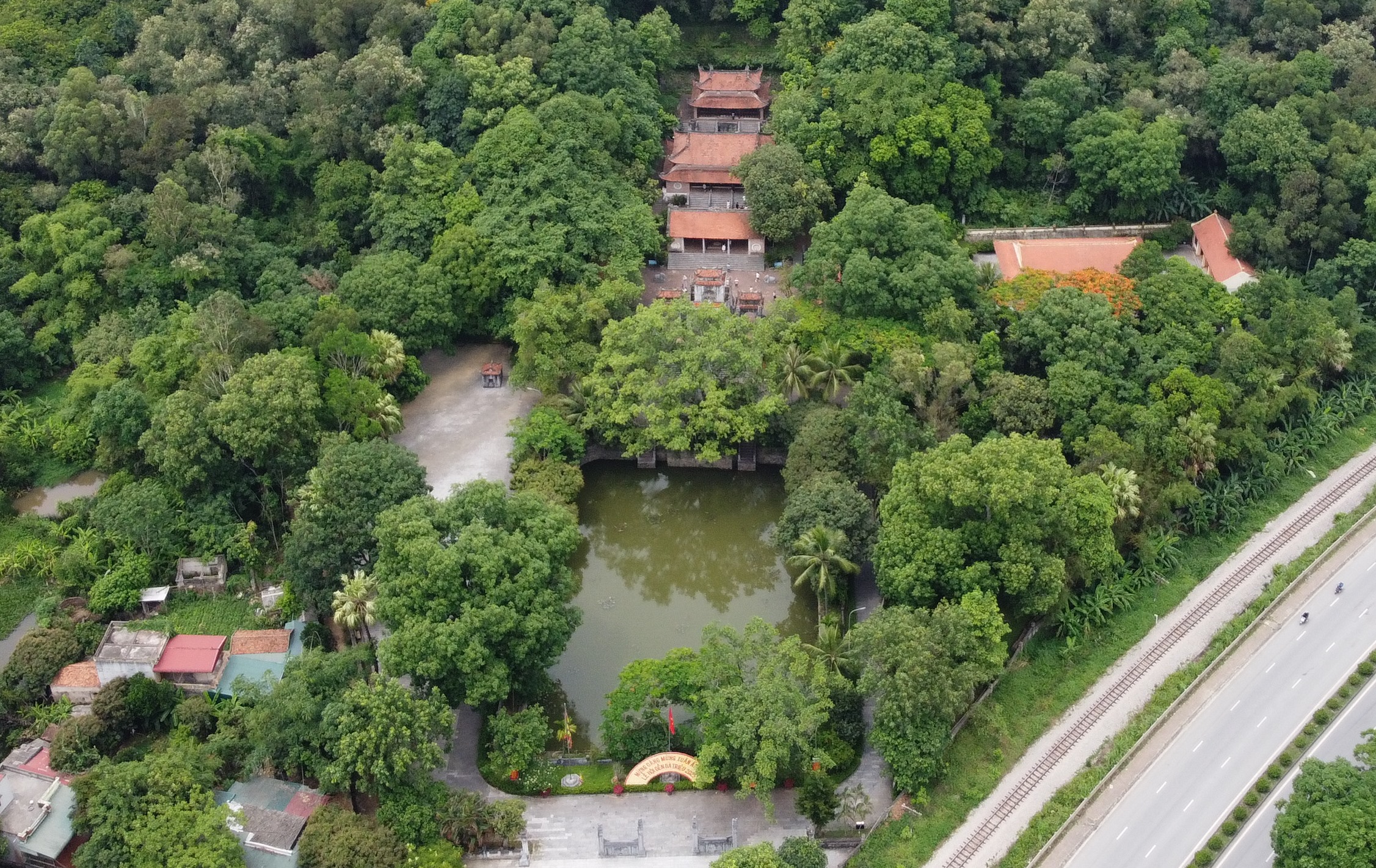 Khám phá kiến trúc độc đáo tại quần thể di tích nghìn năm tuổi ở Thanh Hóa- Ảnh 2. Khám phá kiến trúc độc đáo tại quần thể di tích nghìn năm tuổi ở Thanh Hóa- Ảnh 2.