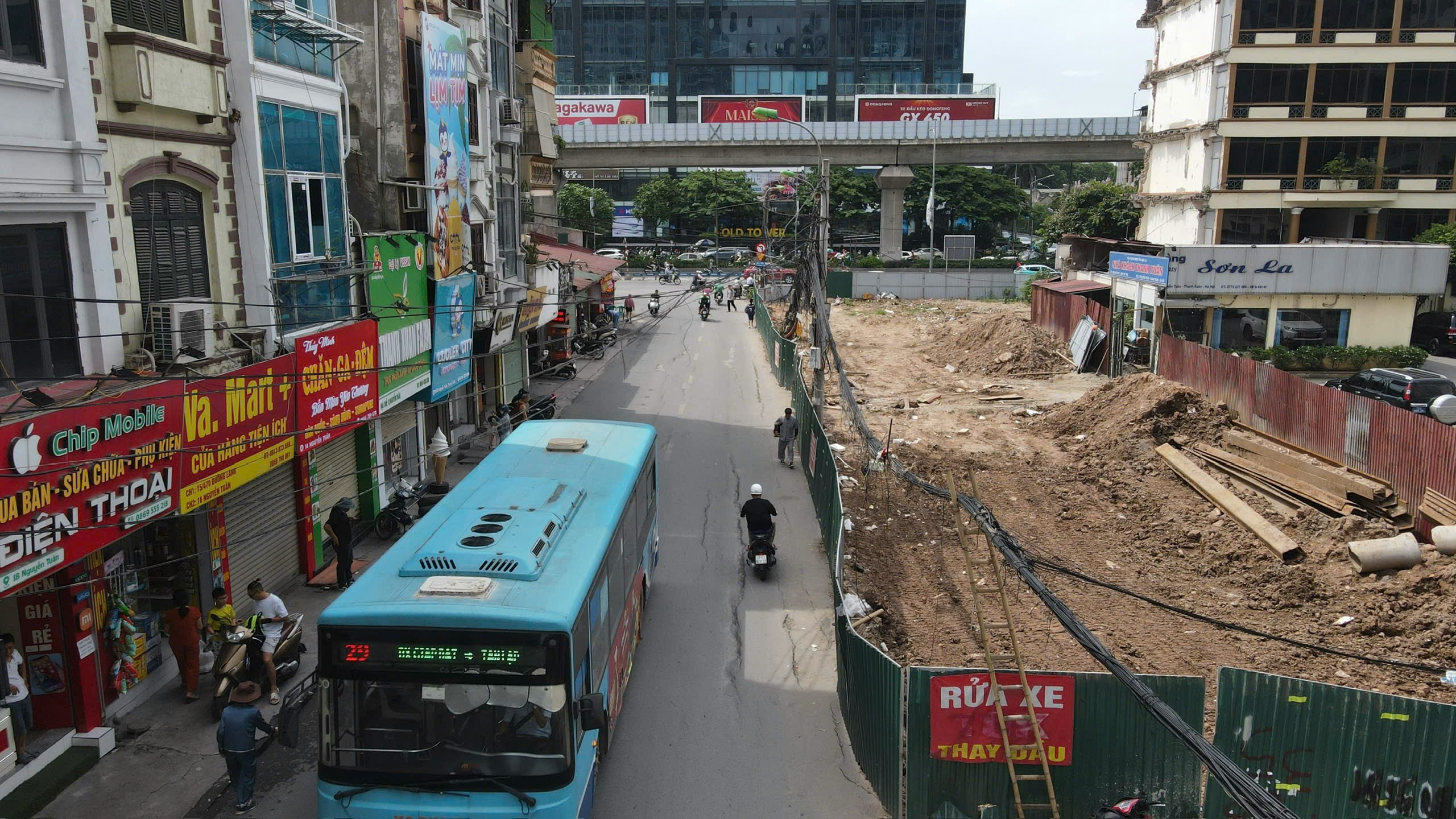 H&agrave; Nội: Đường Nguyễn Tu&acirc;n sụt l&uacute;n, nứt to&aacute;c- Ảnh 4.