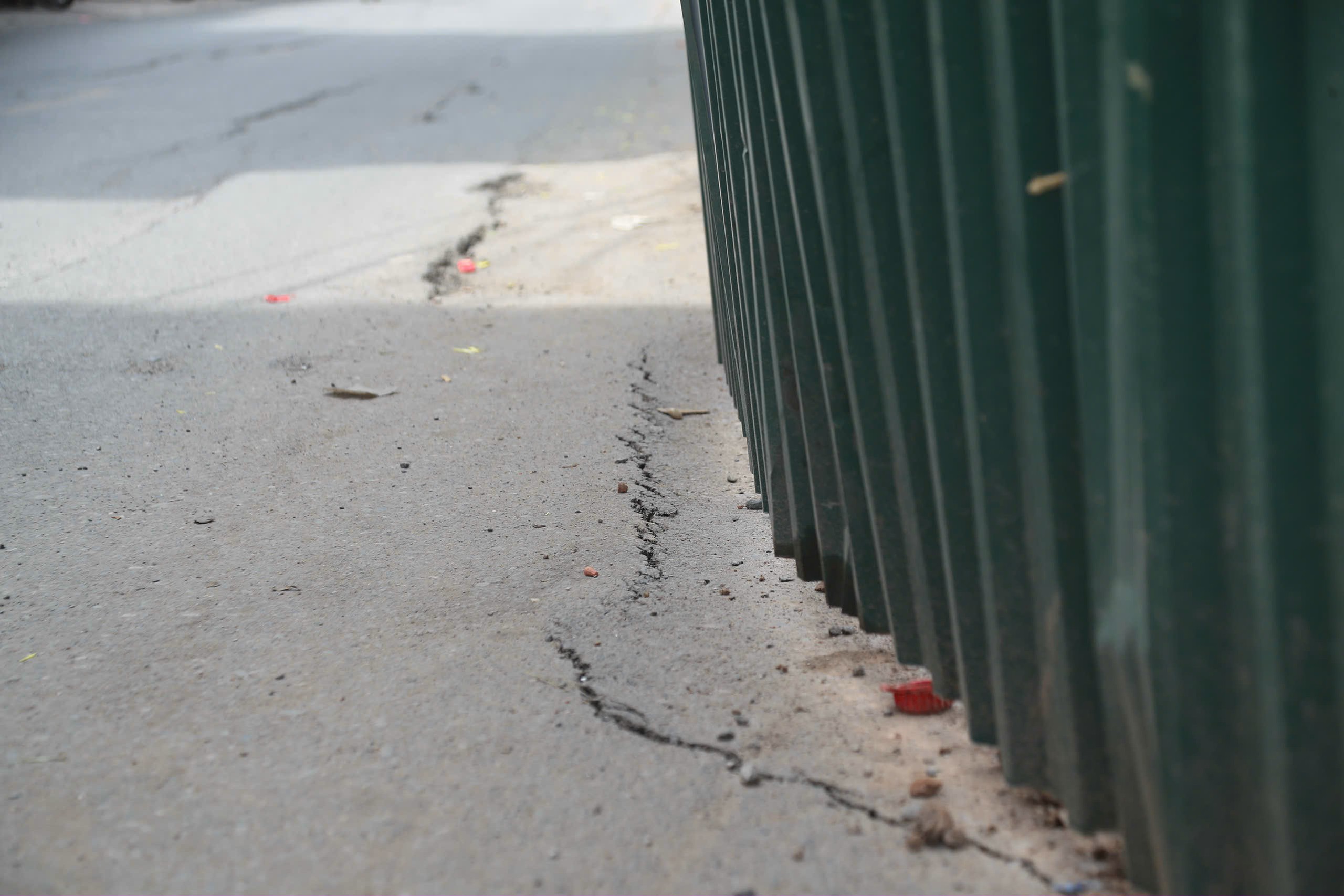 H&agrave; Nội: Đường Nguyễn Tu&acirc;n sụt l&uacute;n, nứt to&aacute;c- Ảnh 7.